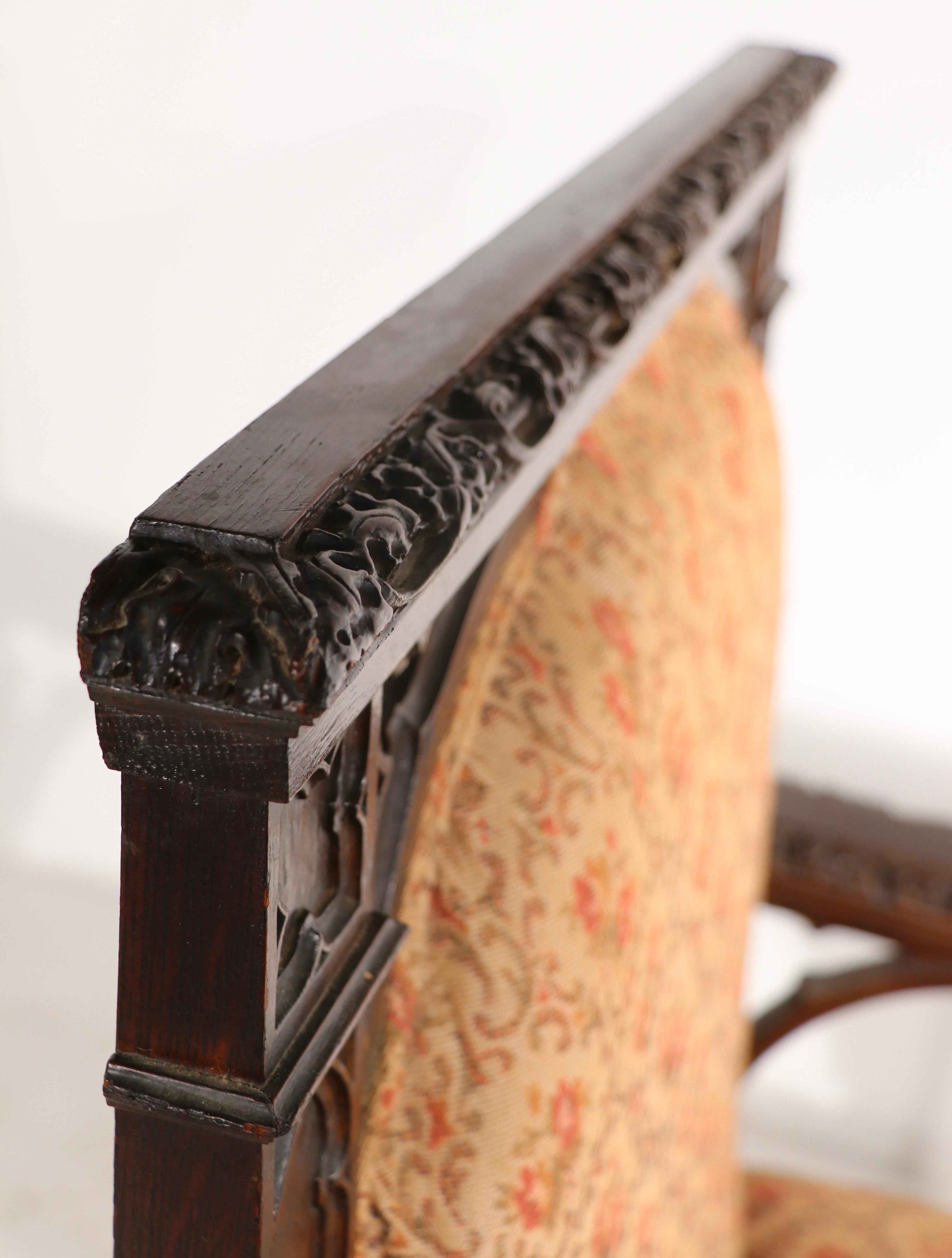 Fauteuil trône surdimensionné de style Revive gothique en vente 5