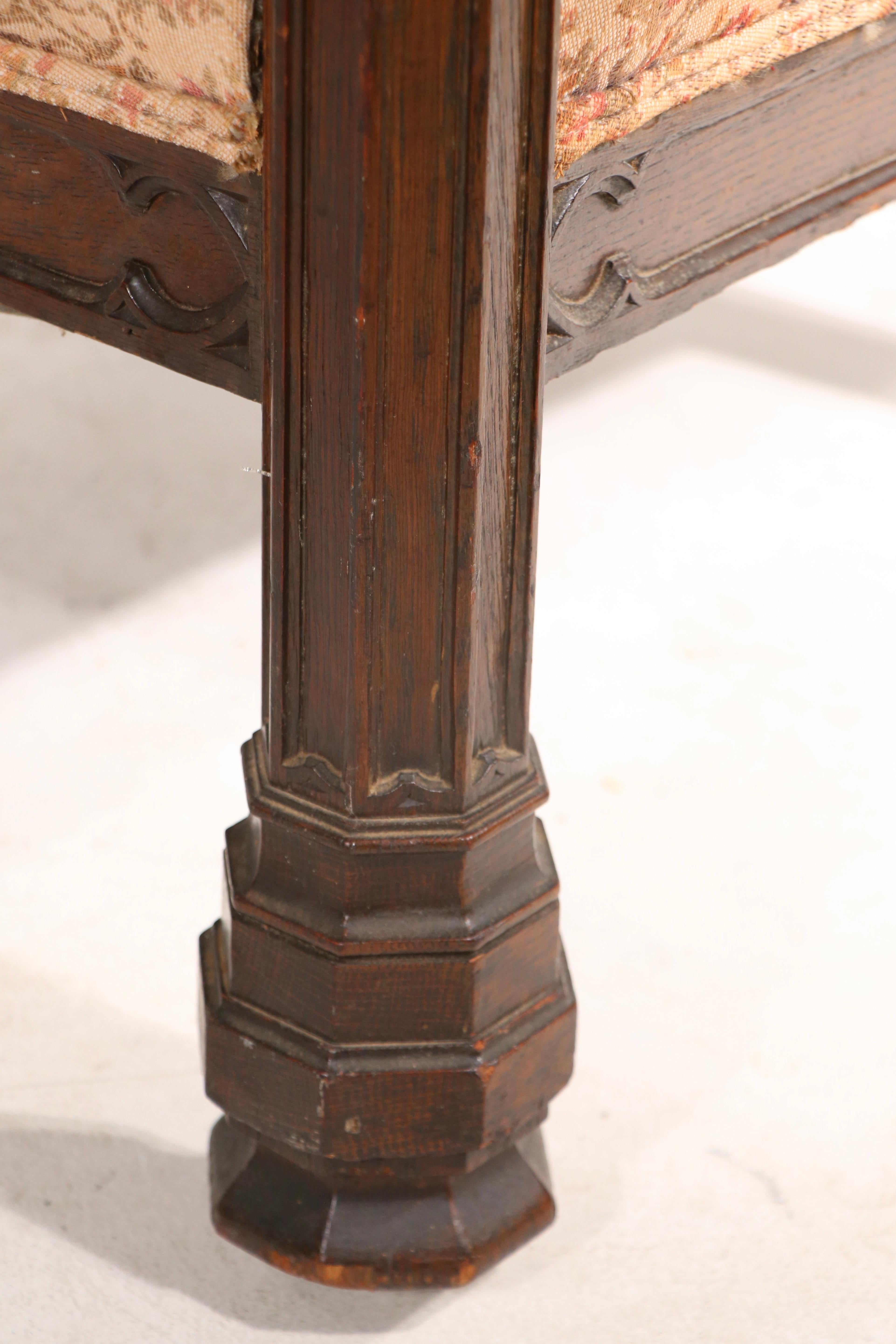 Fauteuil trône surdimensionné de style Revive gothique en vente 1