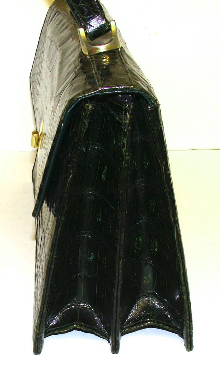 Large Green Alligator Bag Vintage Harrods FALL In Good Condition For Sale In Lambertville, NJ