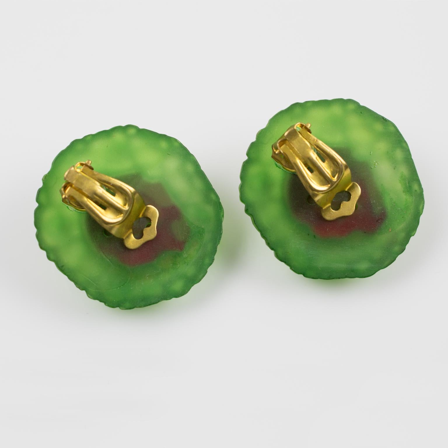 Oversized Green and Red Rock Lucite Clip Earrings In Excellent Condition For Sale In Atlanta, GA