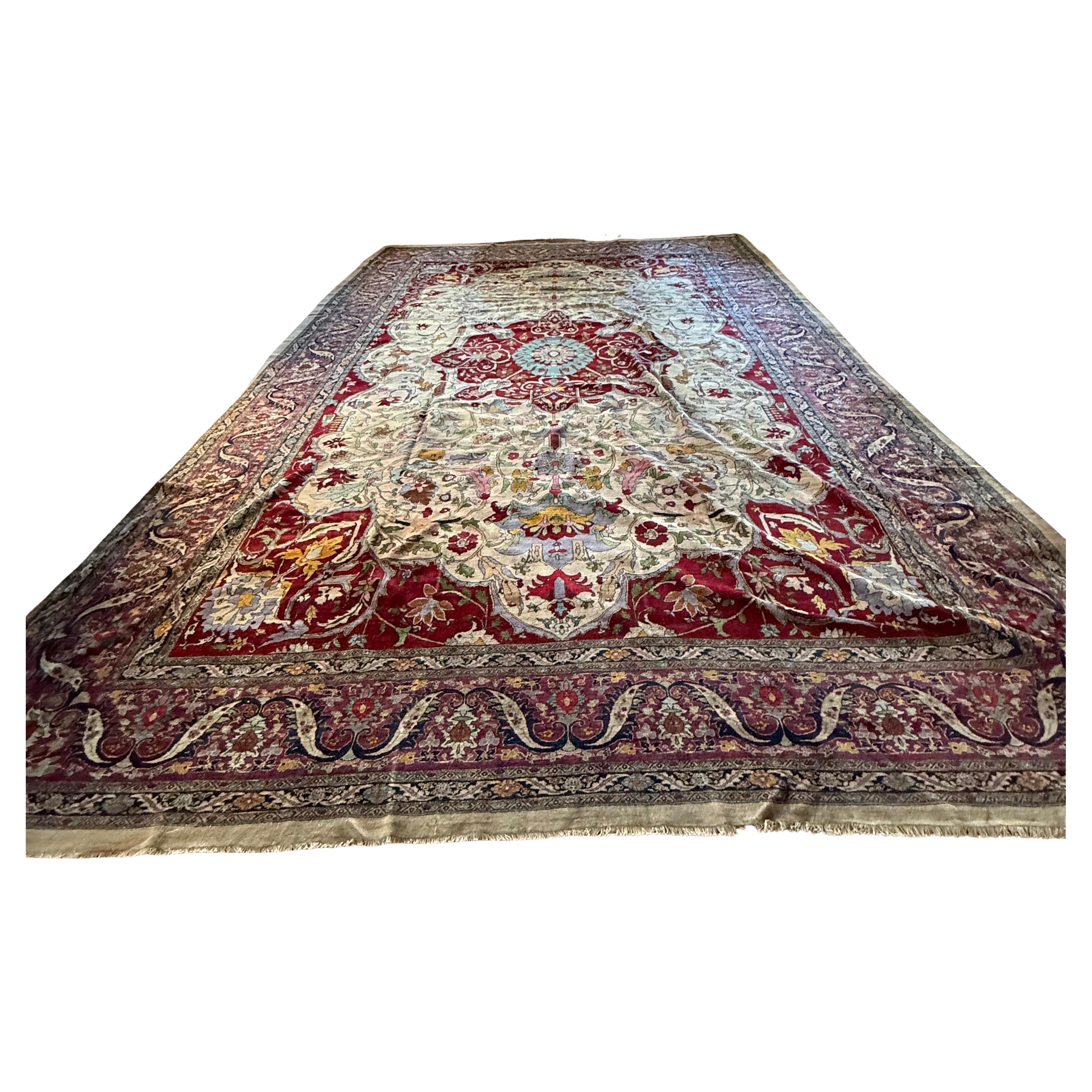 Atemberaubende übergroße Agra Elfenbein / Lavendel Medaillon handgeknüpft Wolle Teppich aus Indien.  Der Teppich wurde für etwas mehr als 85.000,00 $ gekauft und wir werden die Informationen mit interessierten Parteien teilen.  Der Teppich ist ein