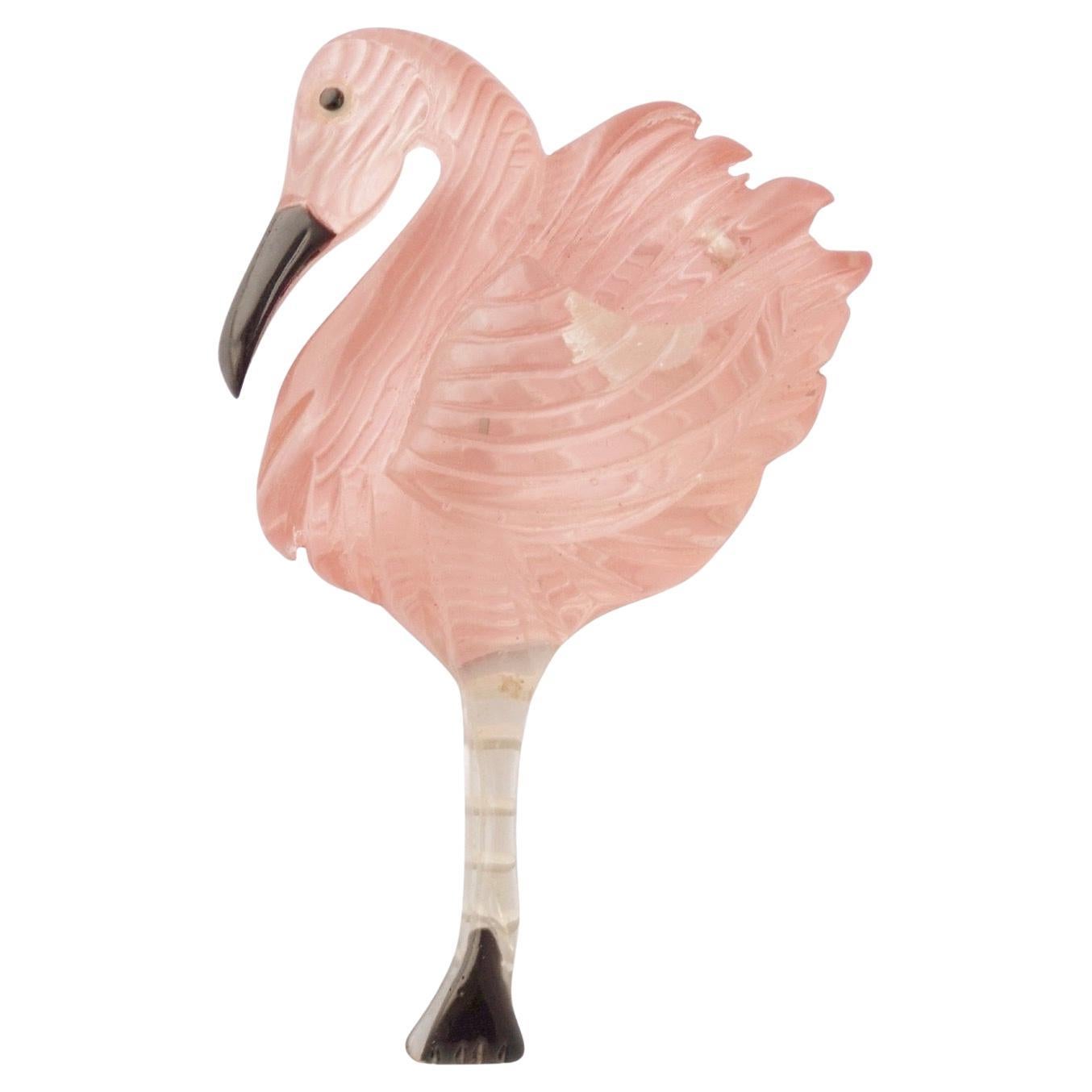 Übergroße, handbemalte französische Flamingo-Brosche aus Lucit, 1950er Jahre im Angebot