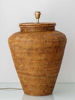 Lampada da tavolo o da terra in rattan intrecciato a mano, Birmania/Myanmar, anni '80