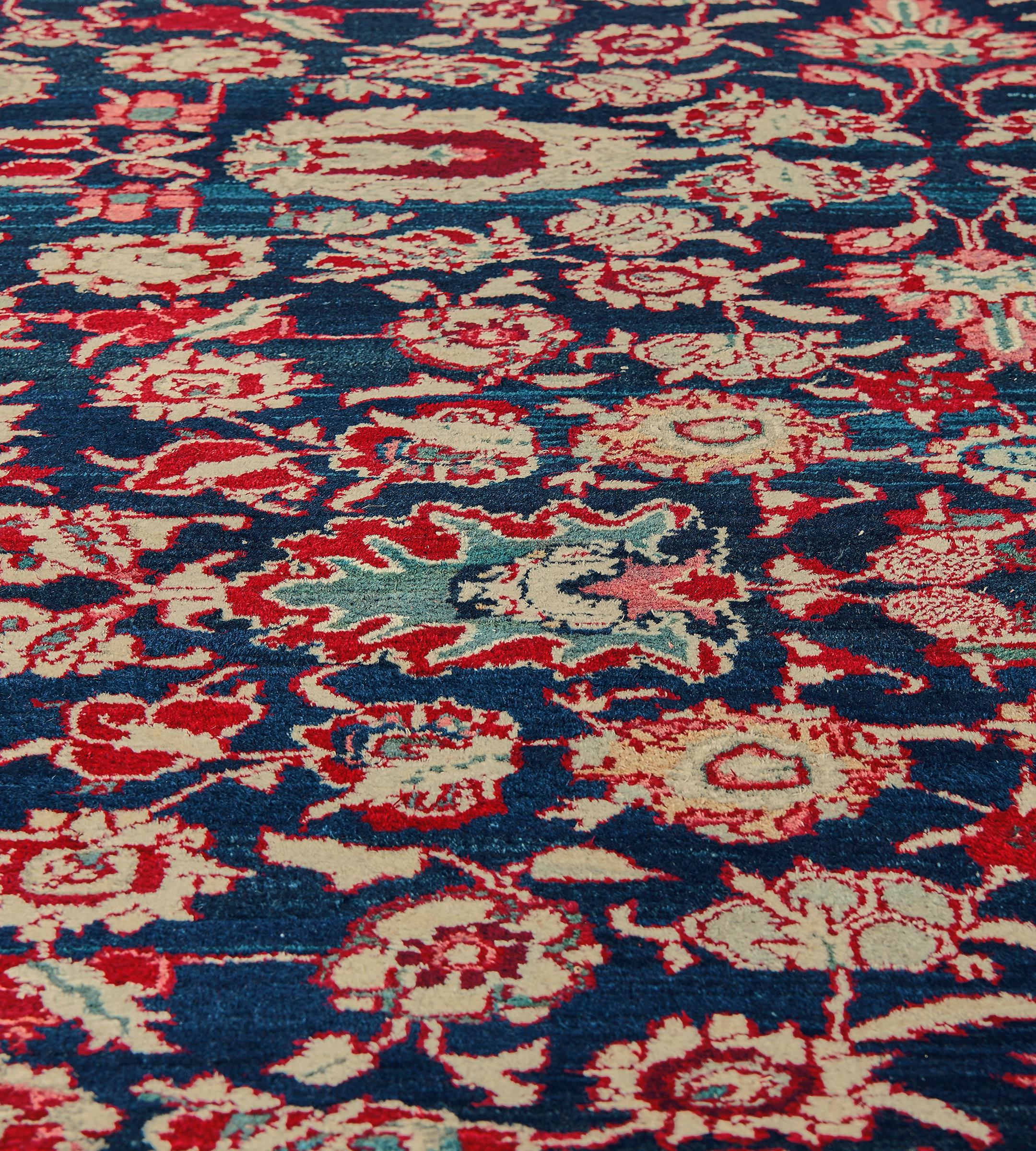 Noué à la main Tapis de couloir Agra indien ancien à fleurs indigo-bleu tissé à la main en vente