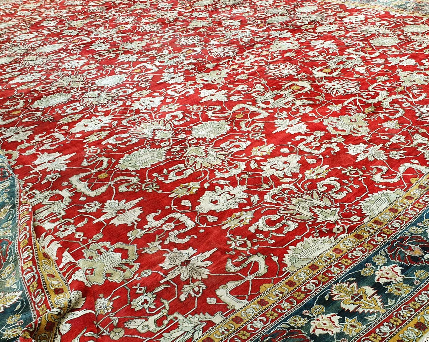 Oversized Indian Red & Green Wool Agra Palace Carpet, 19th Century In Good Condition For Sale In Ferrara, IT