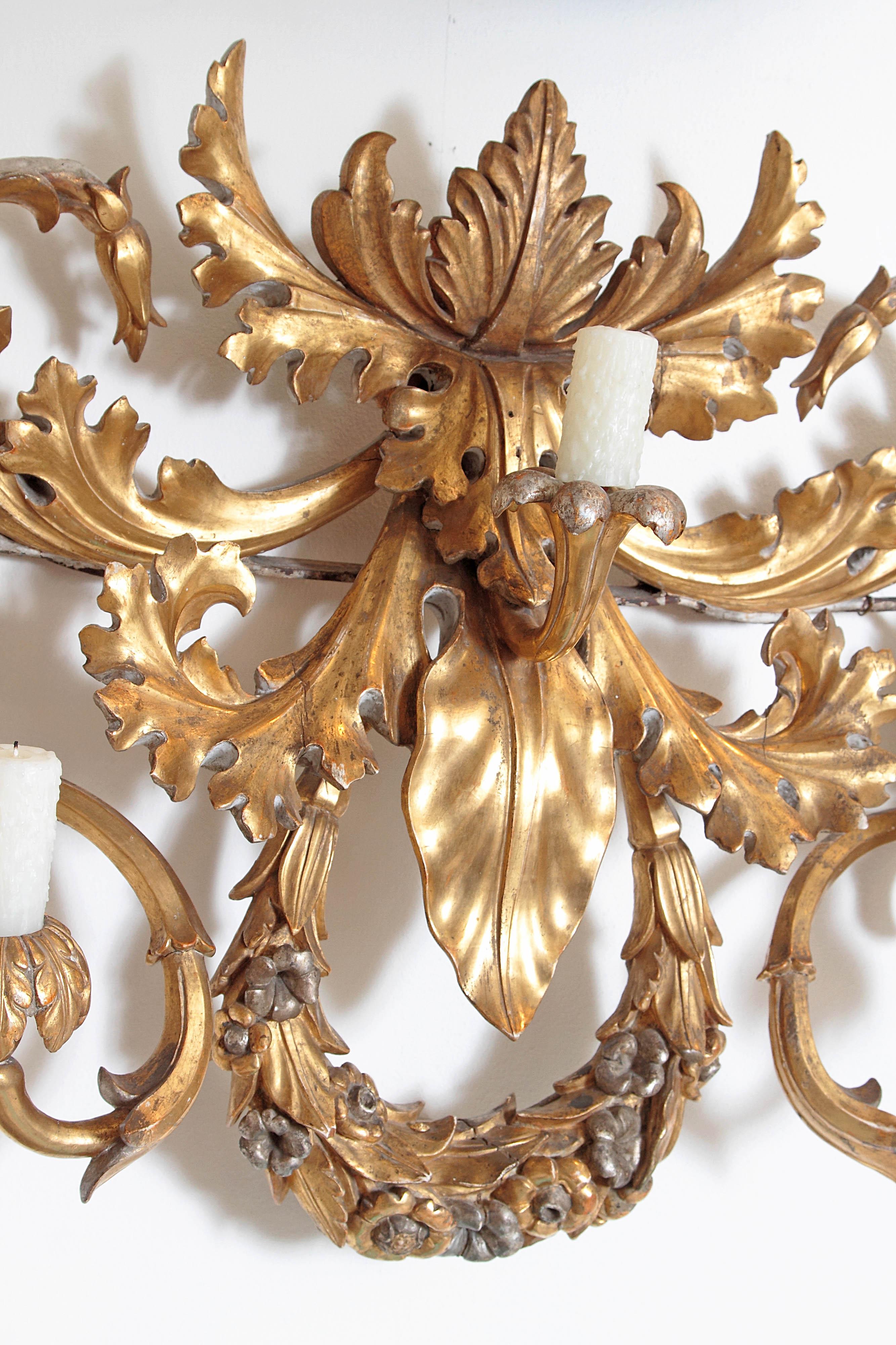 Oversized Italian Baroque Style Seven-Arm Gilt and Silvered Wood Wall Sconce 3