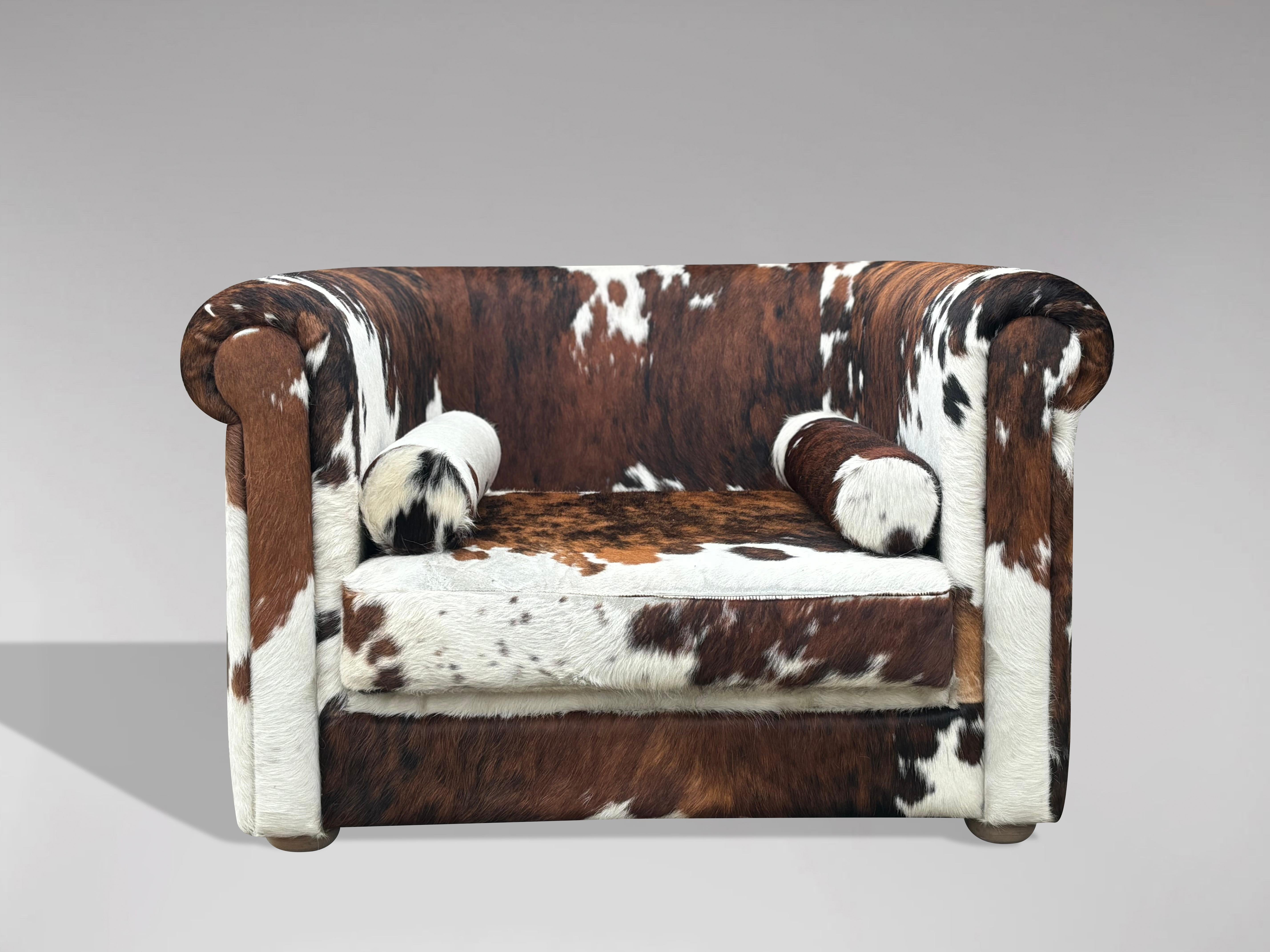 Oversized Italian Brown & White Cow Fur Leather Cube Lounge Armchair In Good Condition For Sale In Petworth,West Sussex, GB