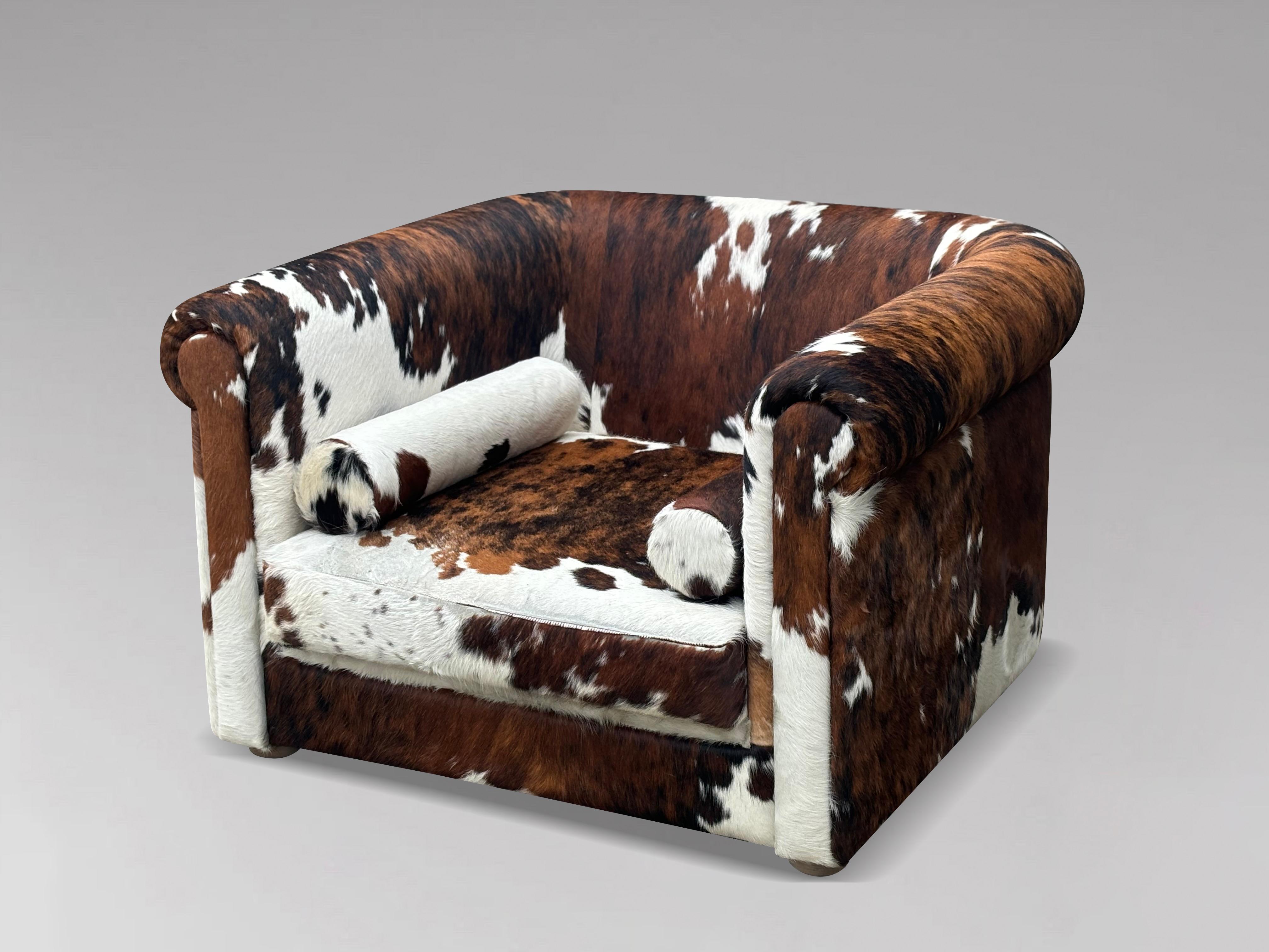 20th Century Oversized Italian Brown & White Cow Fur Leather Cube Lounge Armchair For Sale