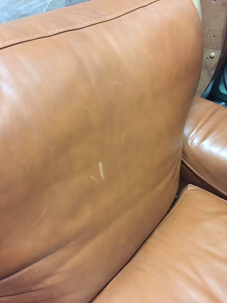 Late 20th Century Oversized Italian Leather Lounge Chair For Sale