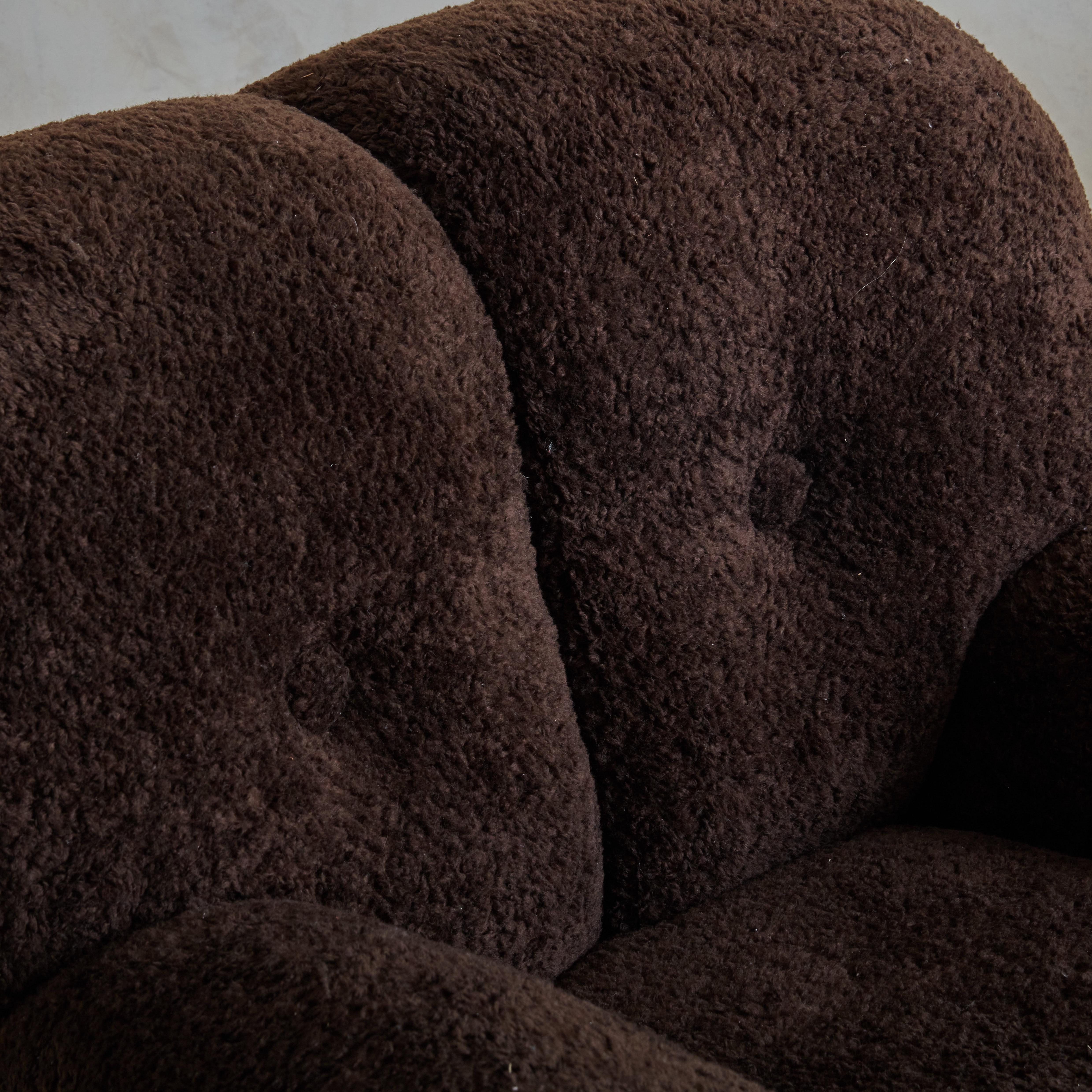 Oversized Italian Lounge Chair in Brown Teddy Fabric With Button Tufts For Sale 4