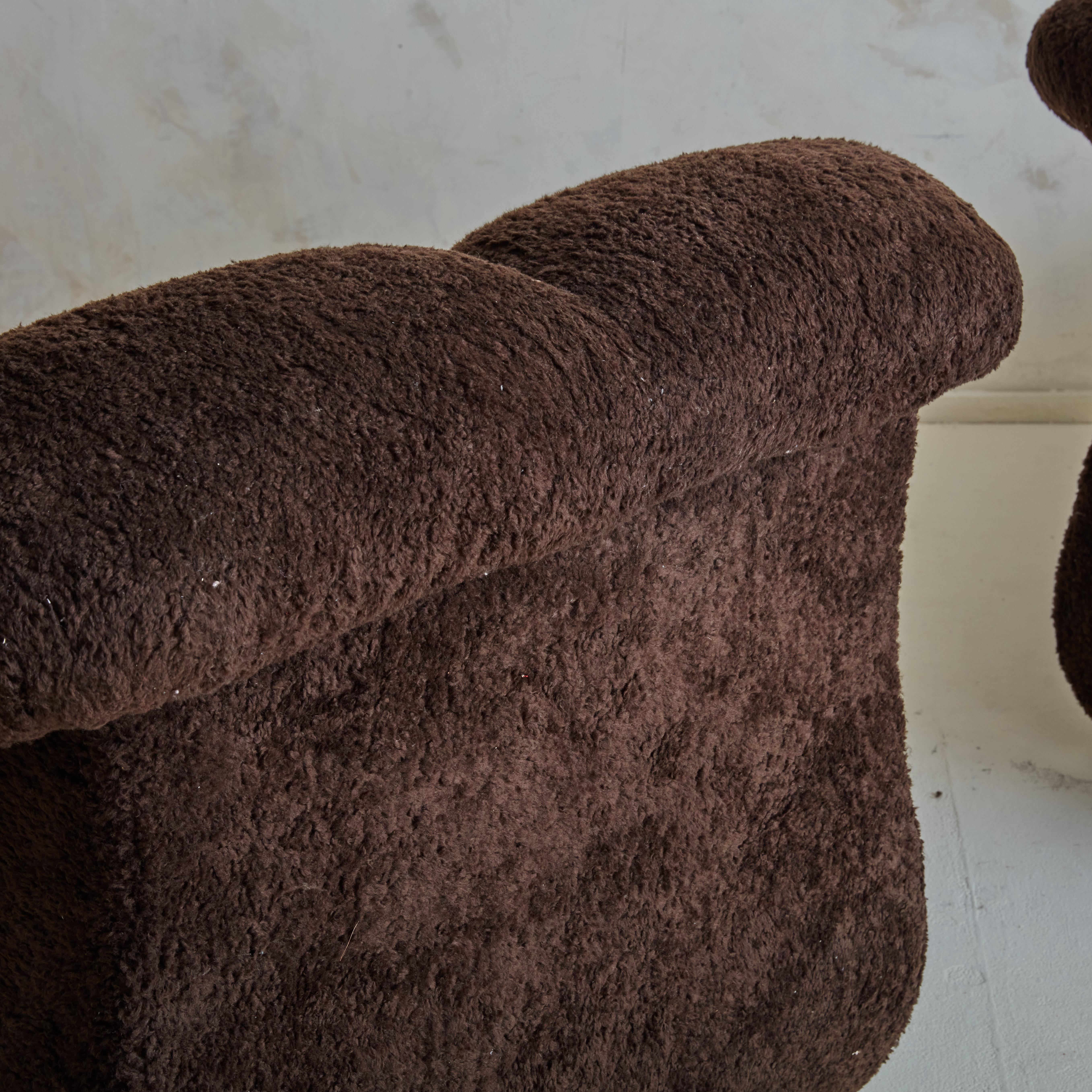 Oversized Italian Lounge Chair in Brown Teddy Fabric With Button Tufts For Sale 7