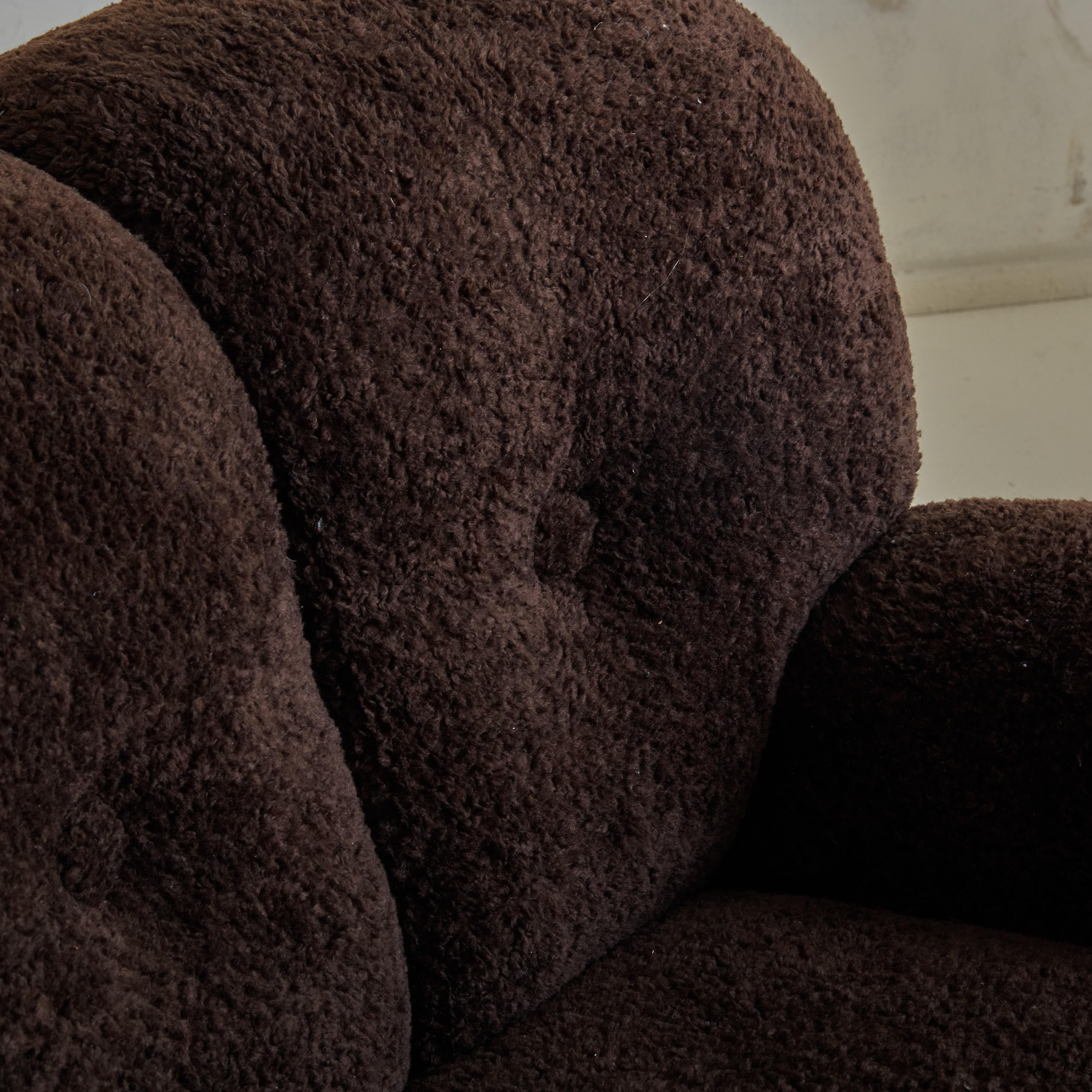 Oversized Italian Lounge Chair in Brown Teddy Fabric With Button Tufts For Sale 1