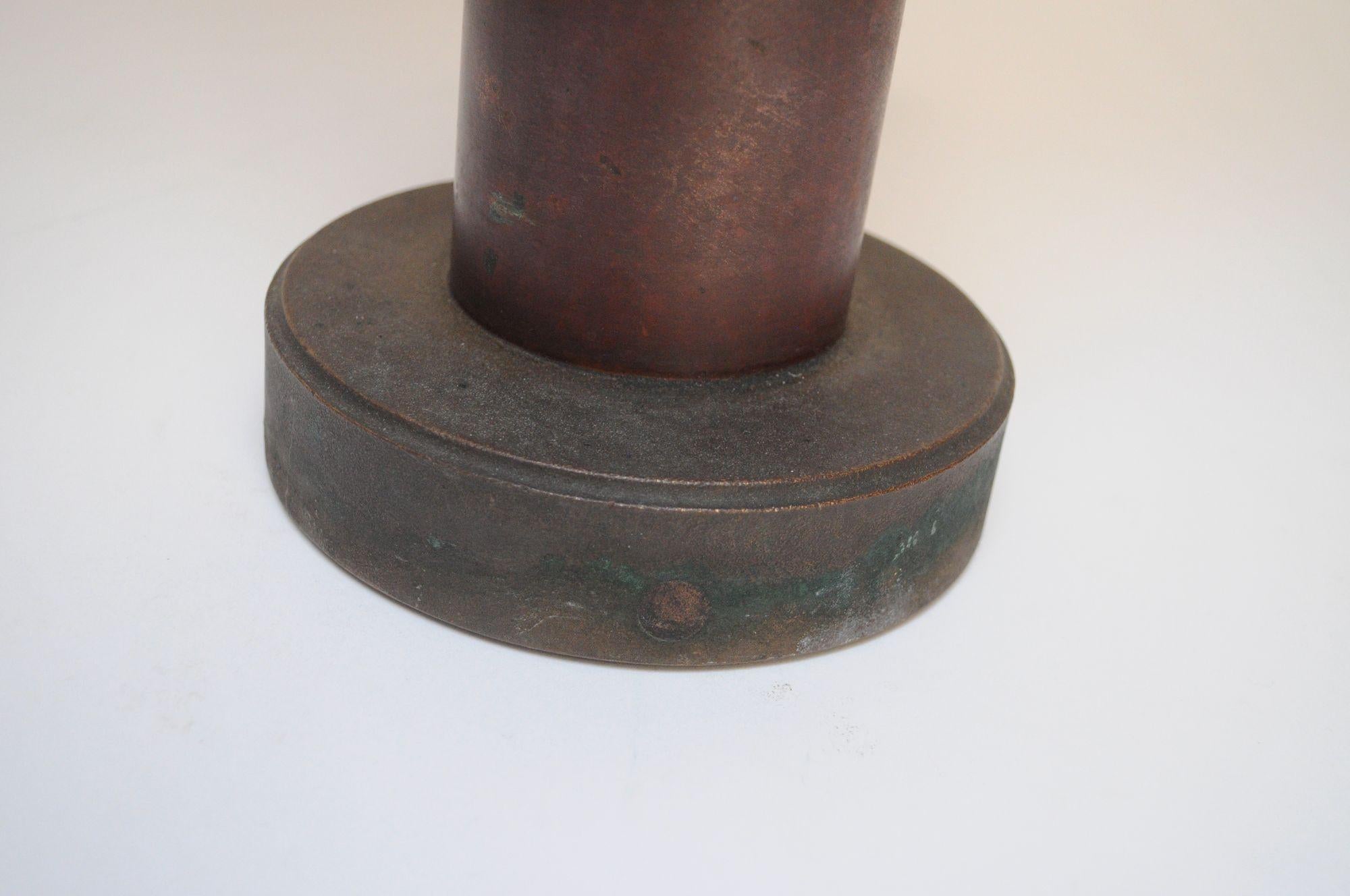 Lámpara de mesa modernista italiana sobredimensionada de cobre patinado, bronce y cristal en venta 6