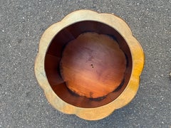 Table ou jardinière festonnée surdimensionnée en marqueterie de Wood Wood italienne