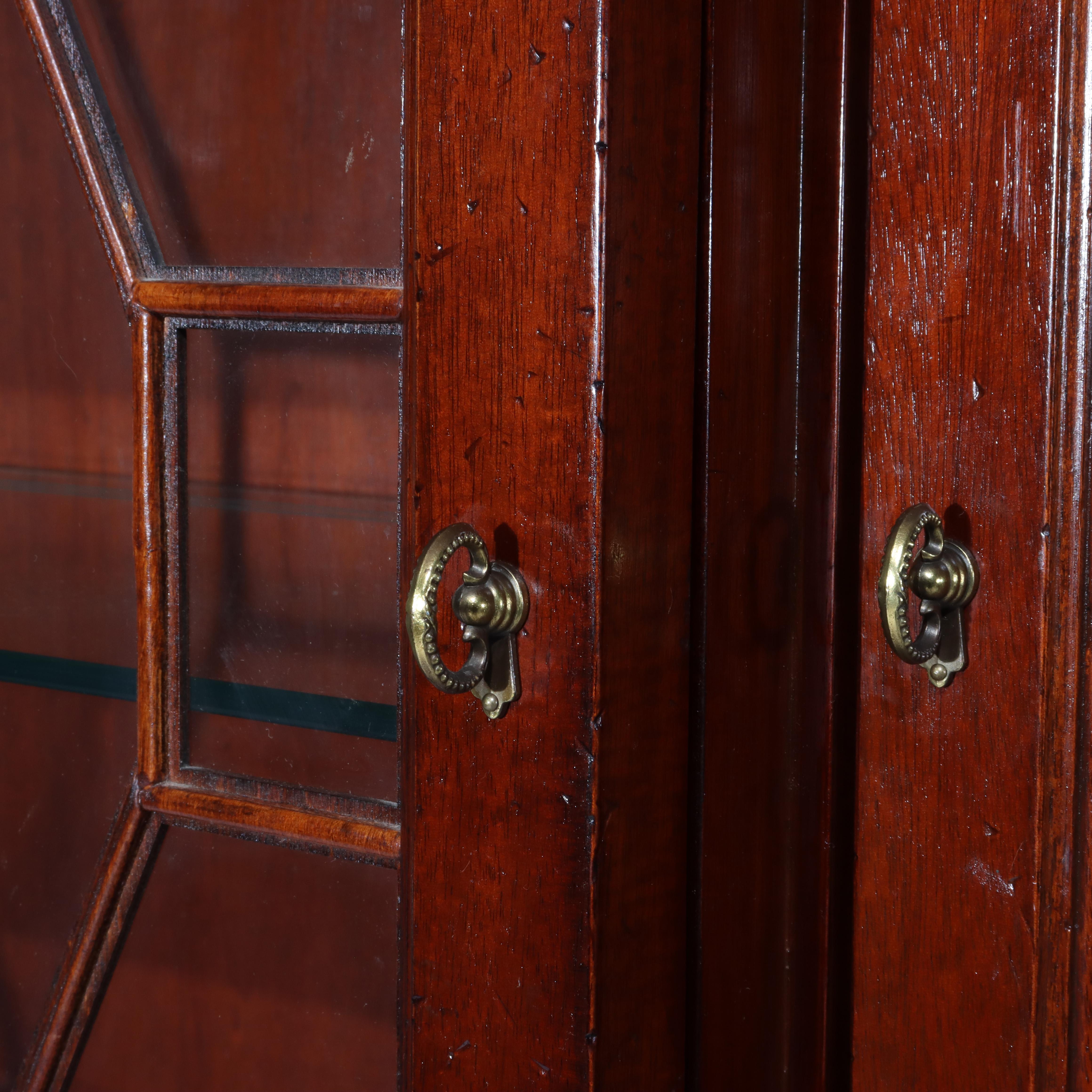 Armadietto per le porcellane in mogano oversize di Lexington Palmer Home in stile Feder del XX secolo in vendita 2