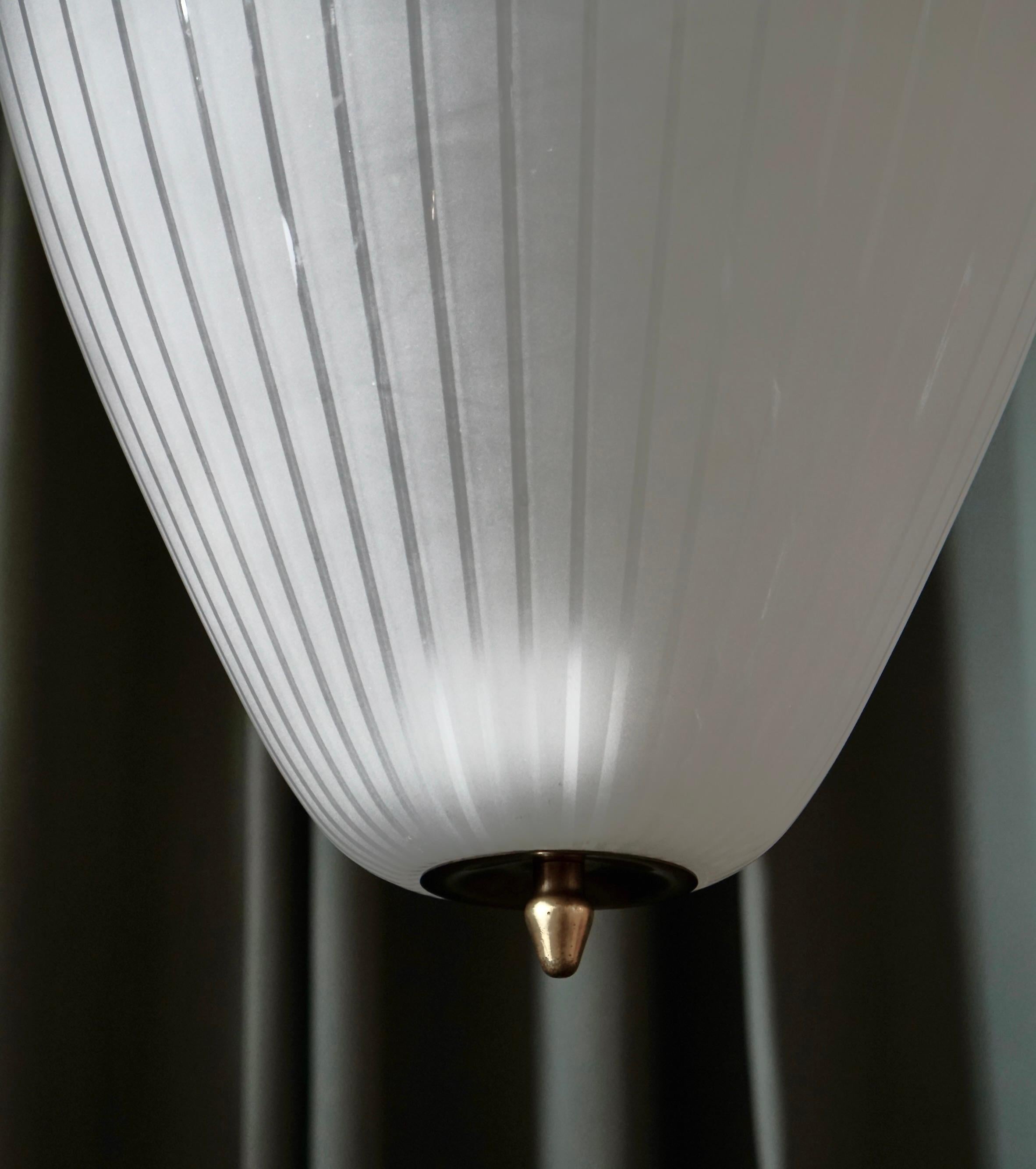Vetro soffiato Ciondolo oversize di ASEA / 2 disponibili in vendita