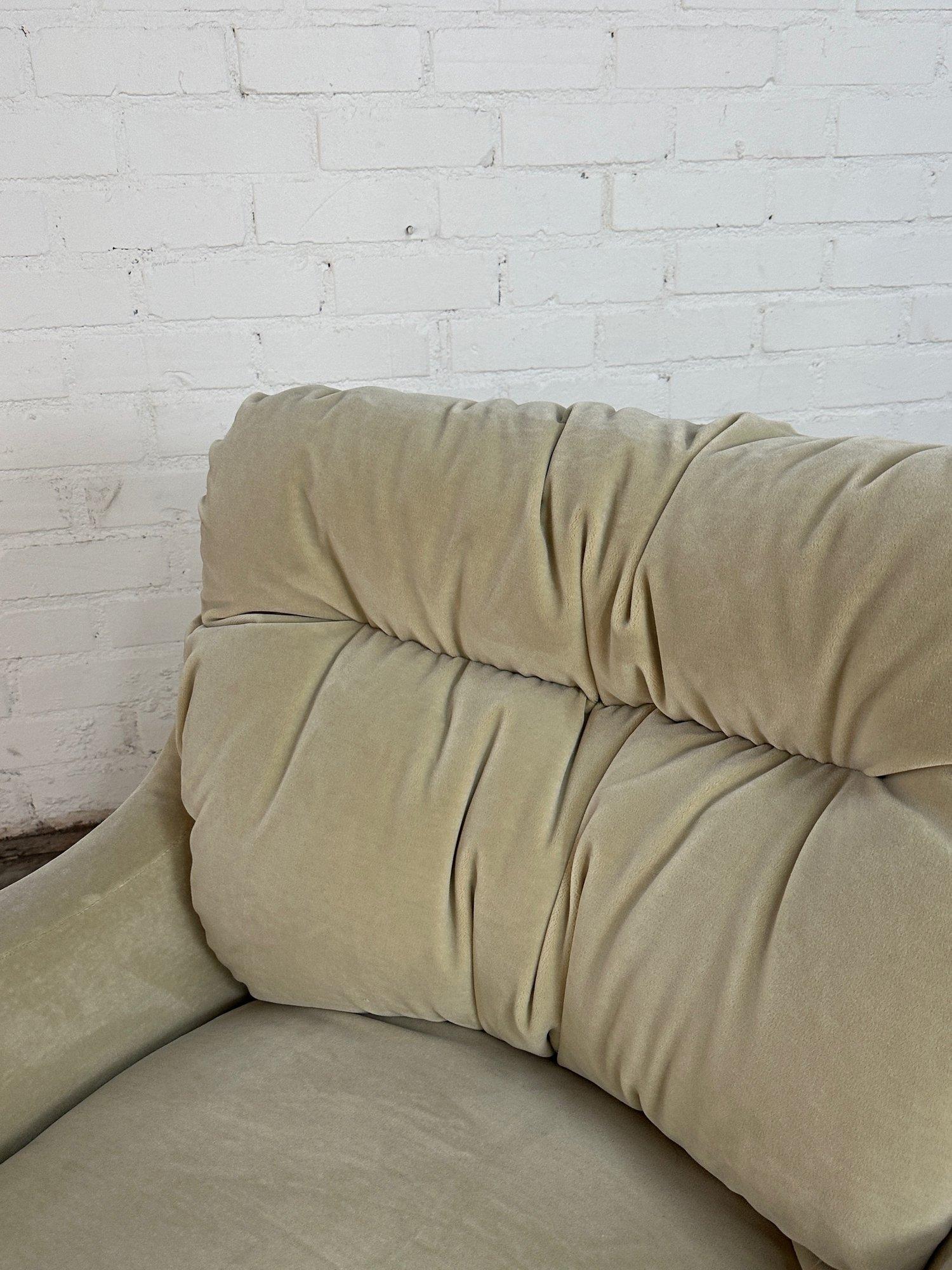 Oversized Lounge chair and ottoman In Good Condition For Sale In Los Angeles, CA
