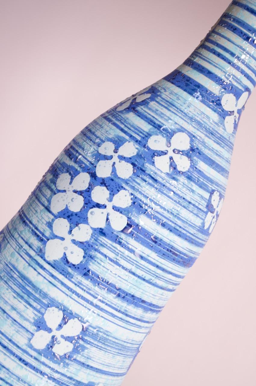 Übergroße blaue Keramiklampe aus der Jahrhundertmitte mit Blumenmotiv im Angebot 2