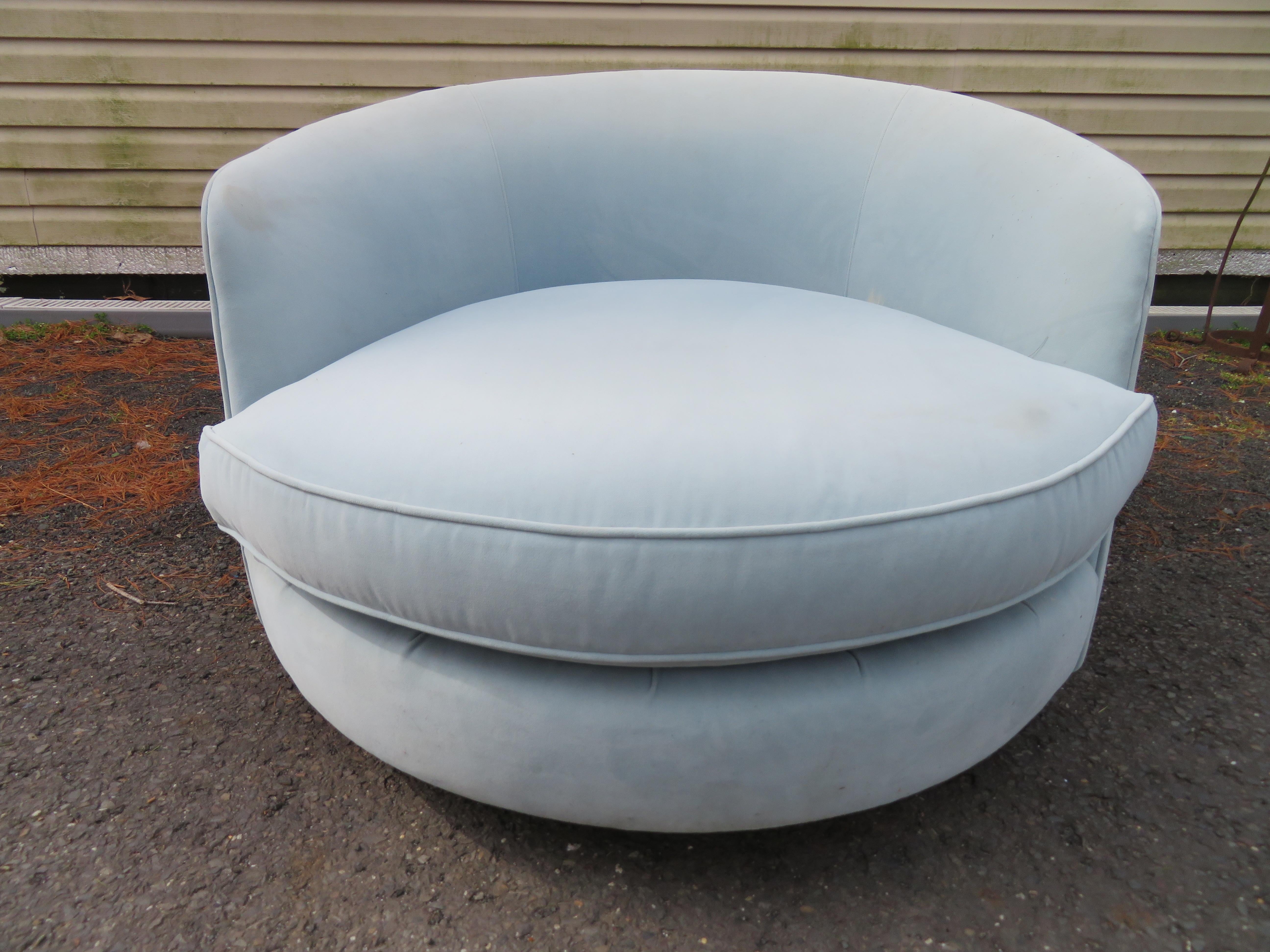 Oversized Milo Baughman Circular Swivel Lounge Chair Thayer Coggin For Sale 5