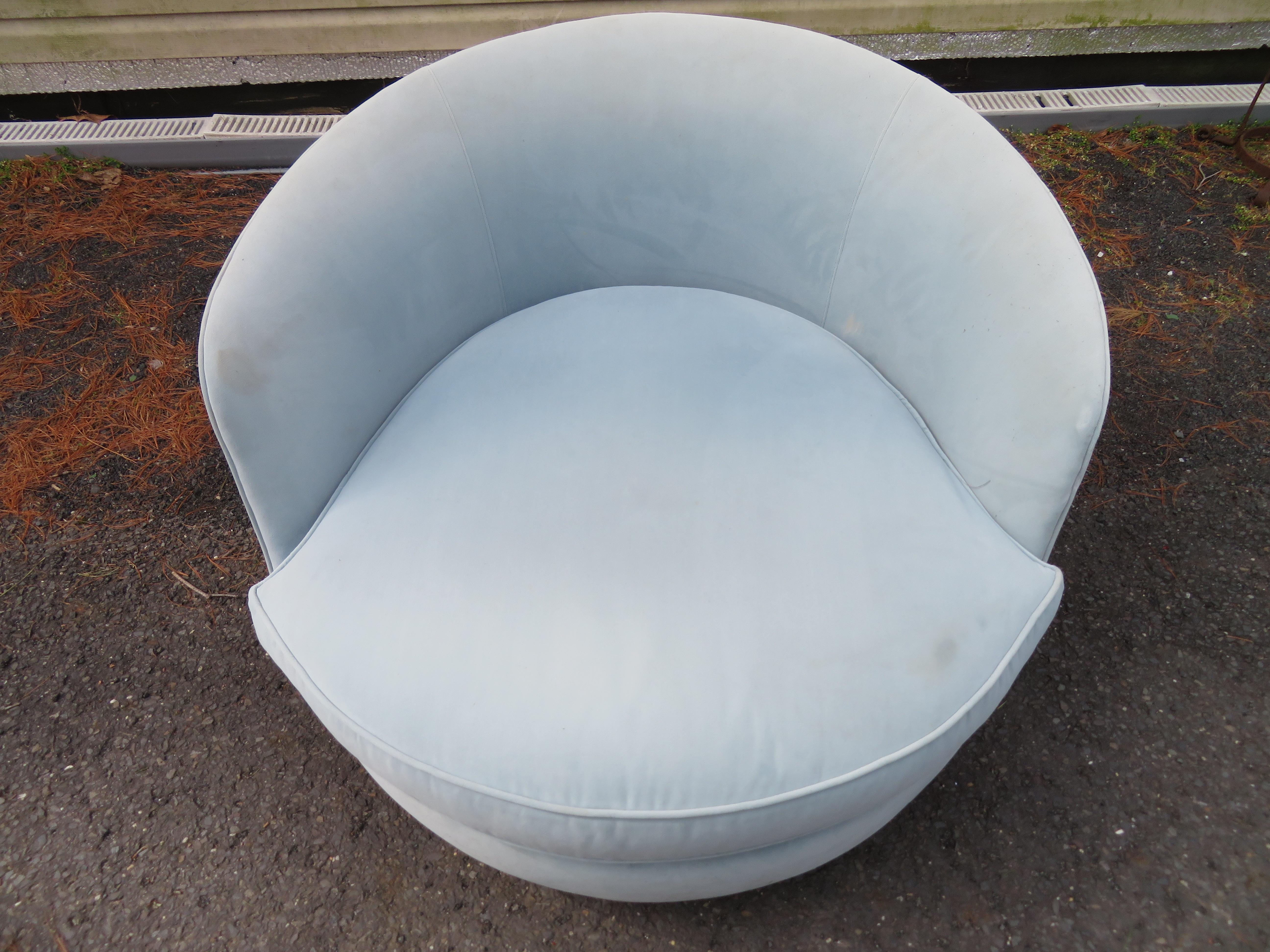 Mid-Century Modern Oversized Milo Baughman Circular Swivel Lounge Chair Thayer Coggin For Sale