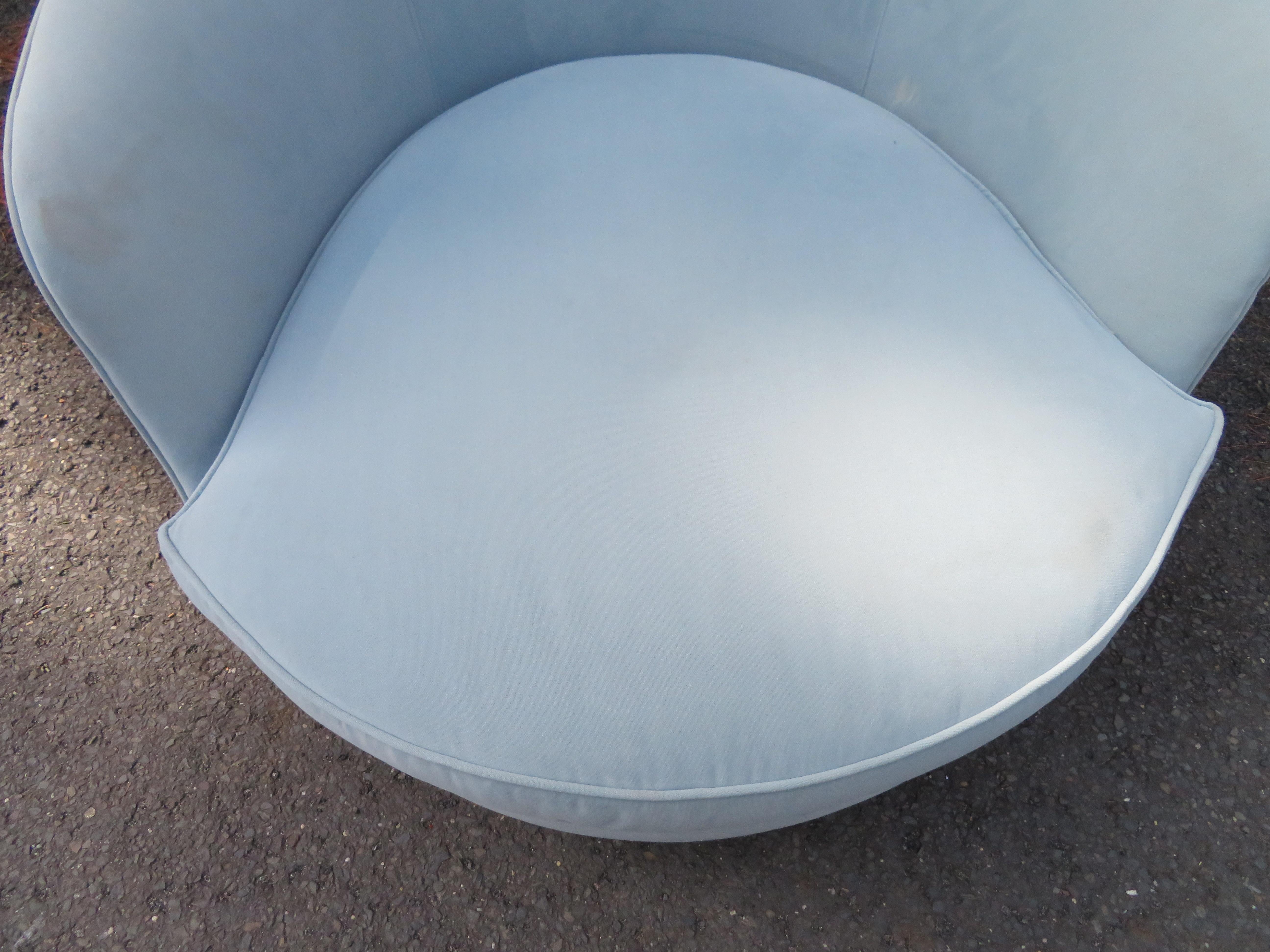 Late 20th Century Oversized Milo Baughman Circular Swivel Lounge Chair Thayer Coggin For Sale