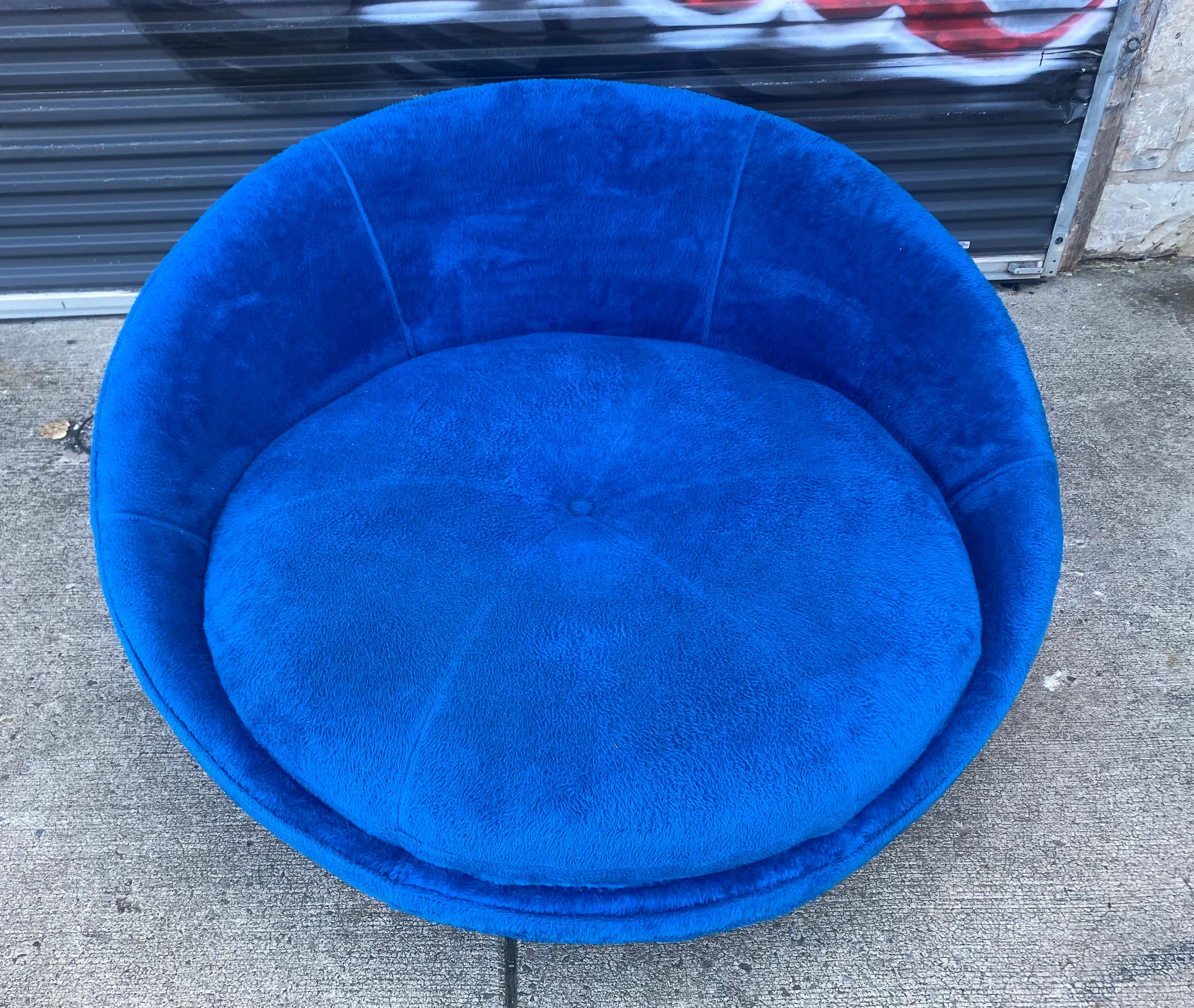 Oversized Milo Baughman Round Circular Chaise 