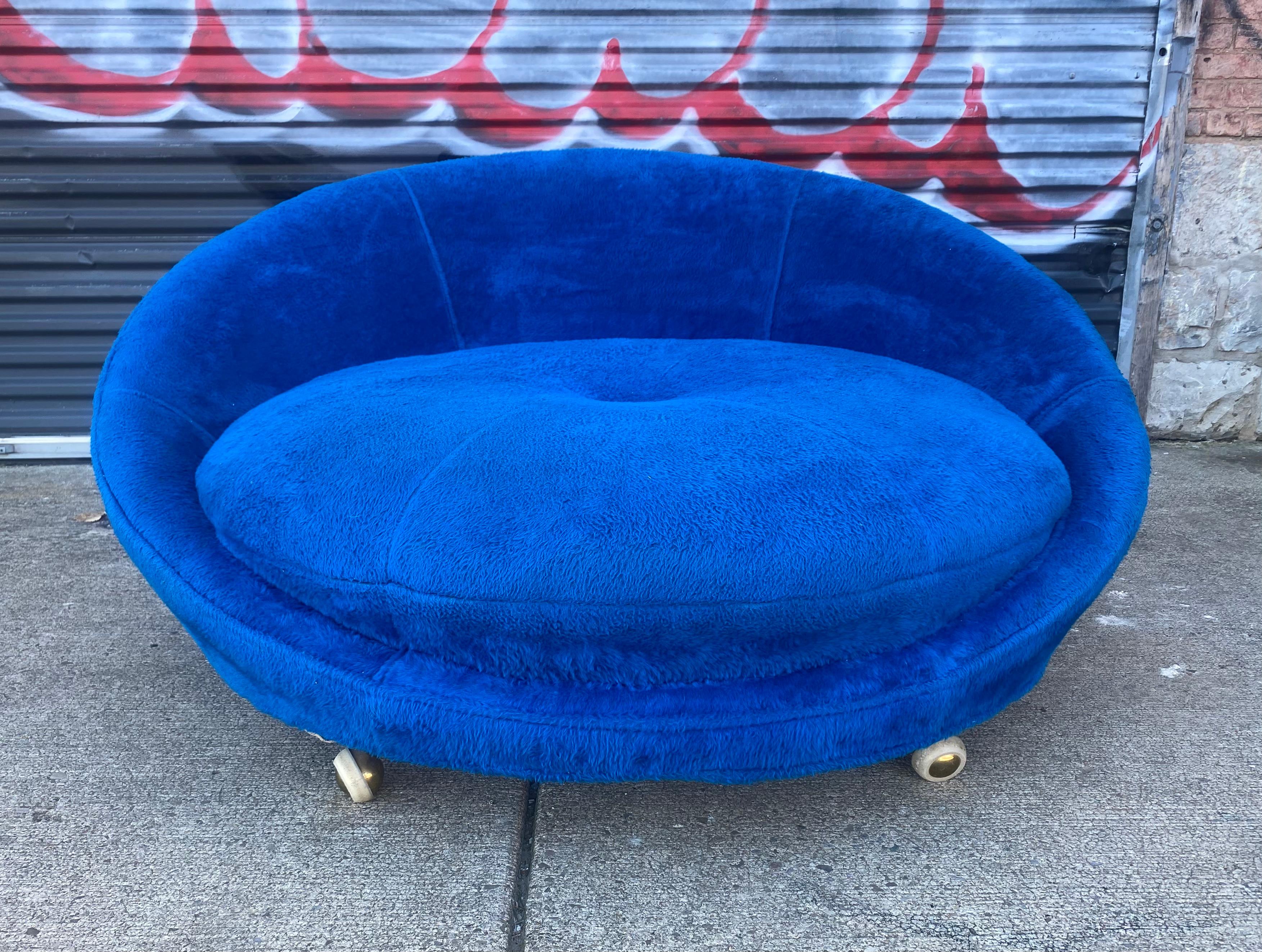 We have for your consideration a vintage Satellite chaise lounge chair on castors..  attributed to Milo baughman This is a very large chair made for two.Amazing original condition!!minor spots,,,have not cleaned...Upholstered in an electric blue..
