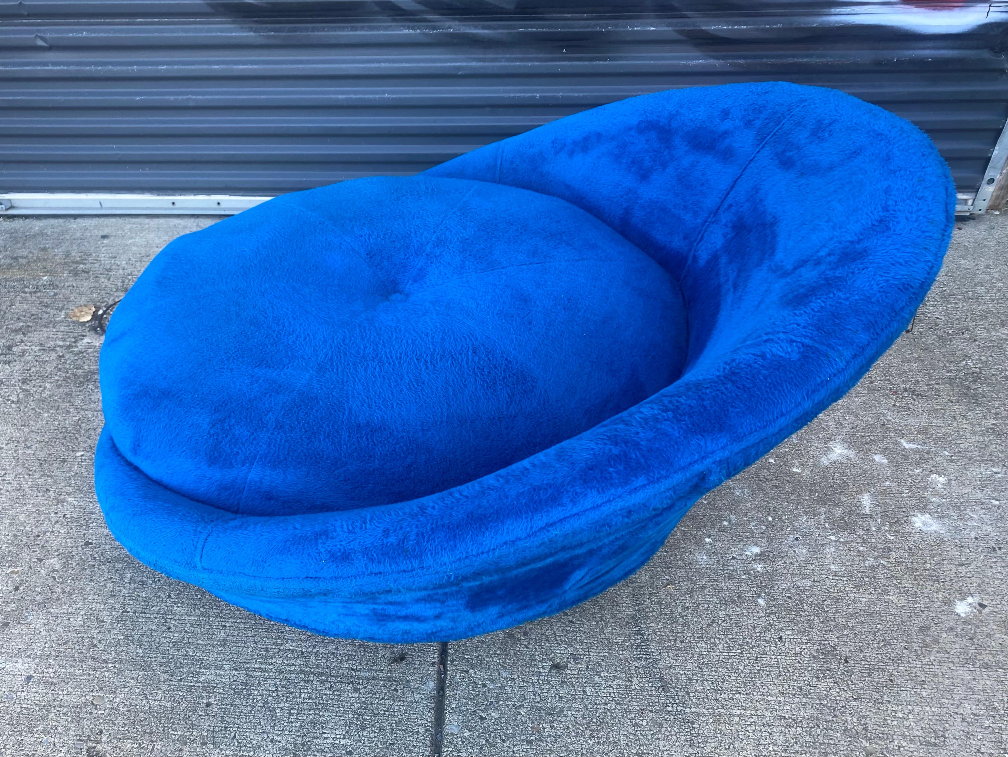 Fabric Oversized Milo Baughman Round Circular Chaise 
