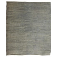 Tappeto minimalista oversize in lana blu e grigio, 14' x 14'