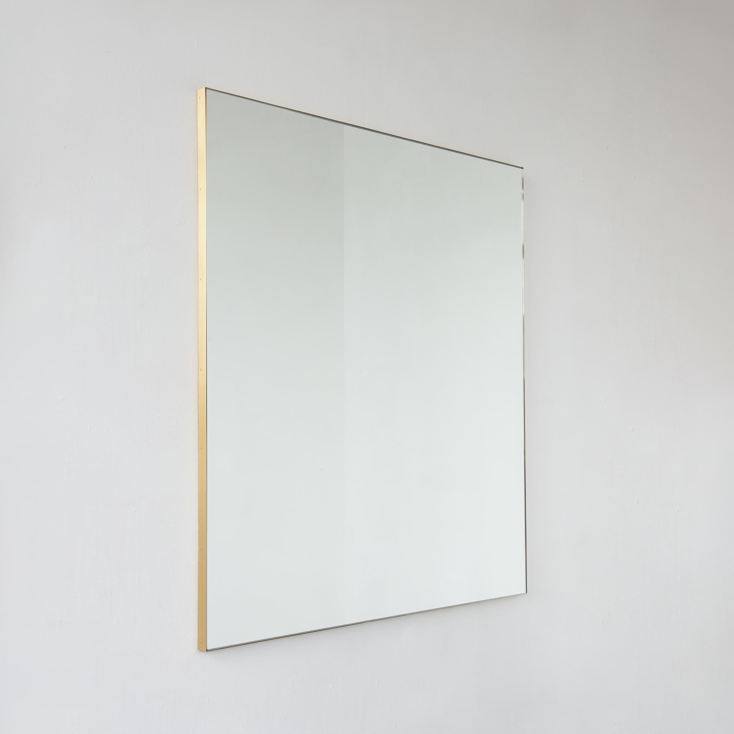 Espejo rectangular sobremantelado minimalista Quadris de gran tamaño con marco de latón en venta 2