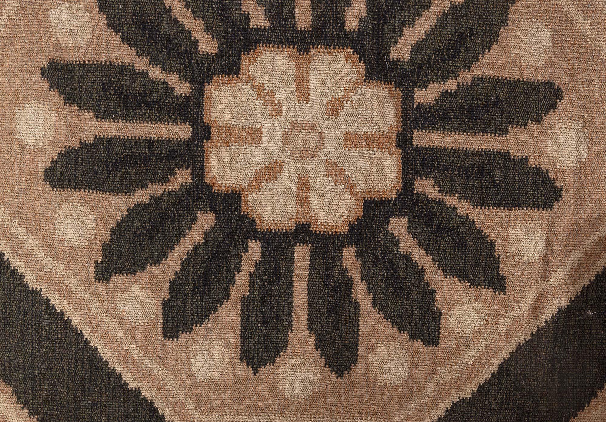 Lana Tappeto moderno oversize Bessarabian Flower Design di Doris Leslie Blau in vendita