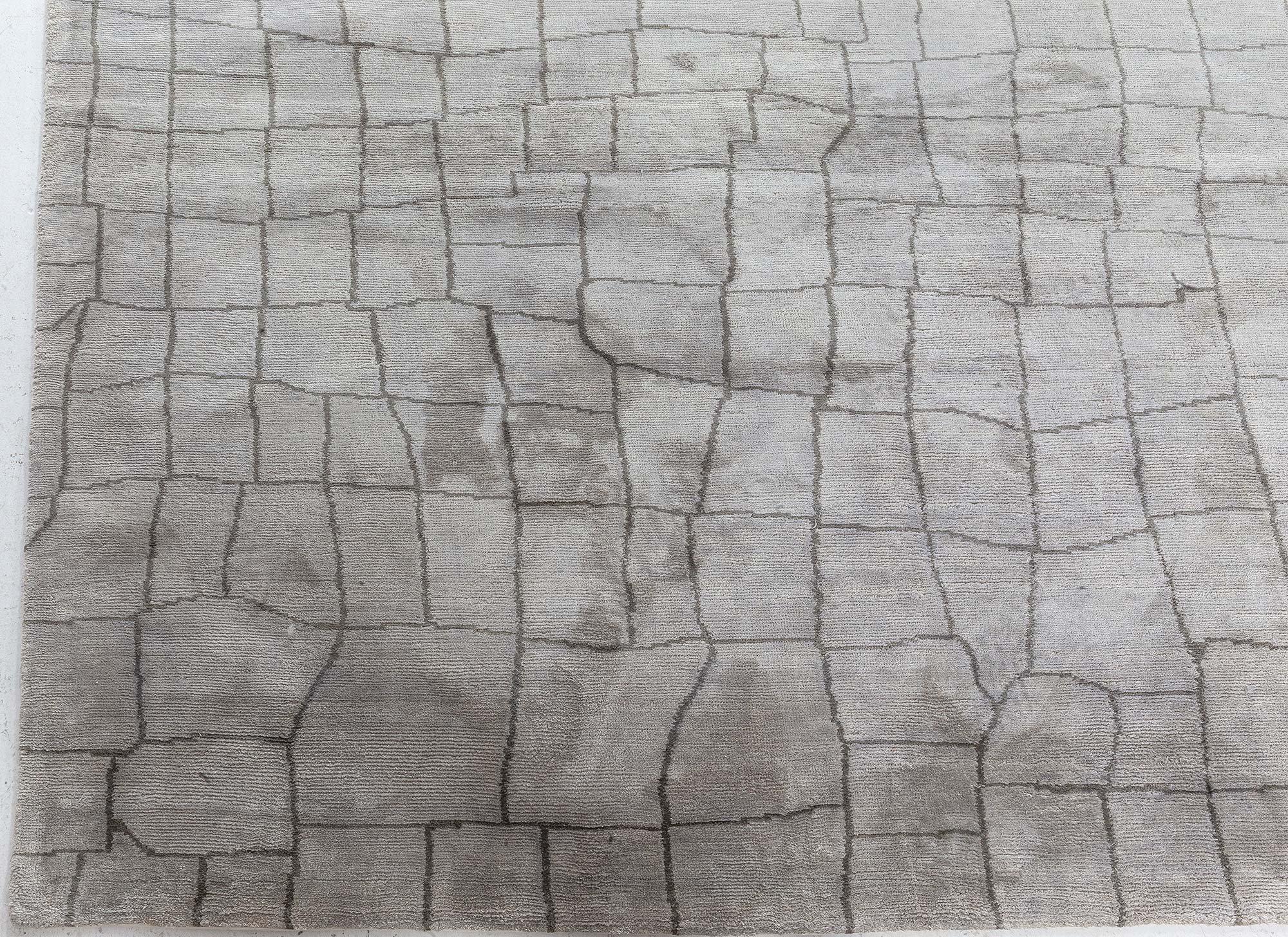 Nepalese Tappeto di seta fatto a mano dal design moderno e sovradimensionato con coccodrillo di Doris Leslie Blau in vendita
