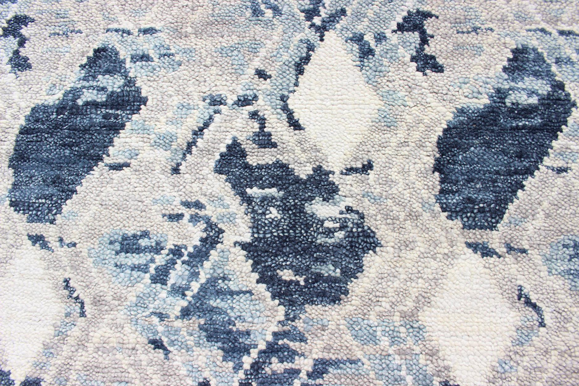 Contemporary Oversized Modern Diamond Designed Indian Area Rug in Blue, Gray, and White For Sale