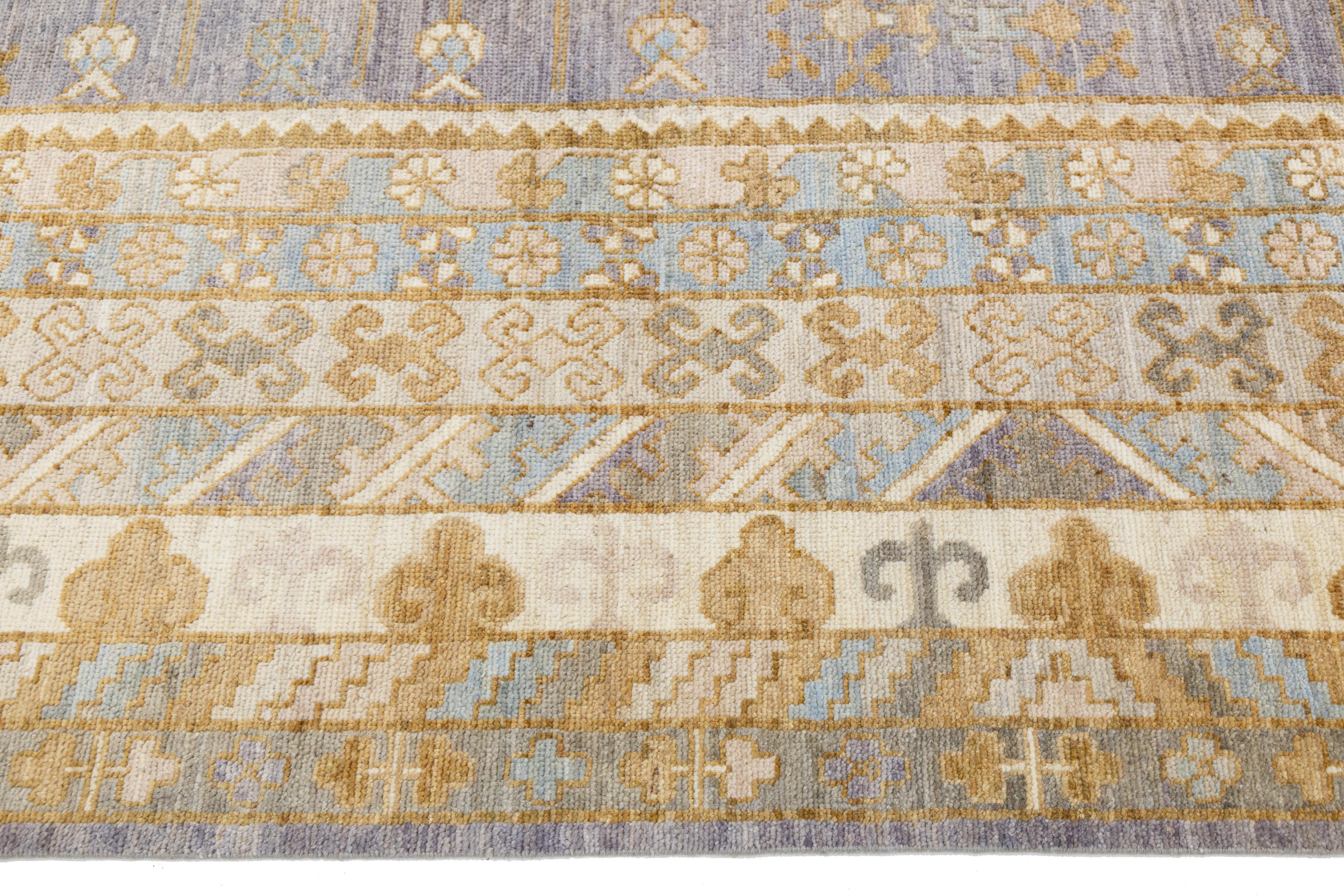 Tapis moderne surdimensionné en laine fait main style Khotan en bleu en vente 2