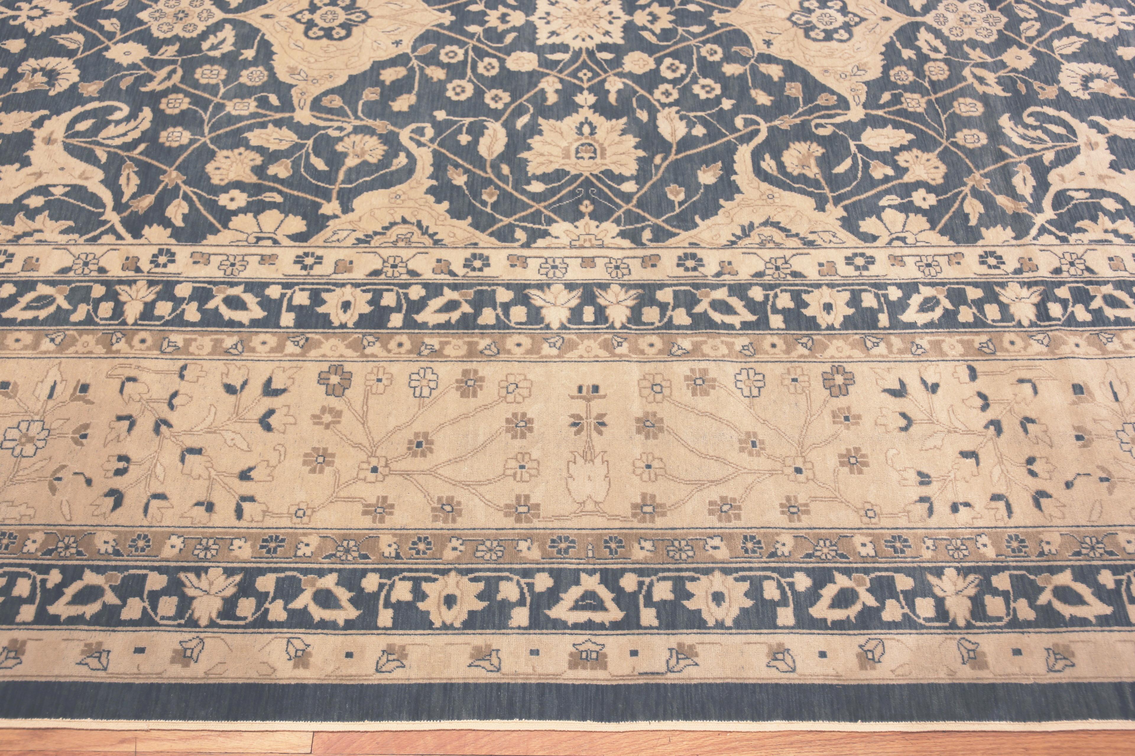 Nazmiyal Collection Oversized Modern Indian Agra Rug. 15 ft x 24 ft 9 in In New Condition For Sale In New York, NY