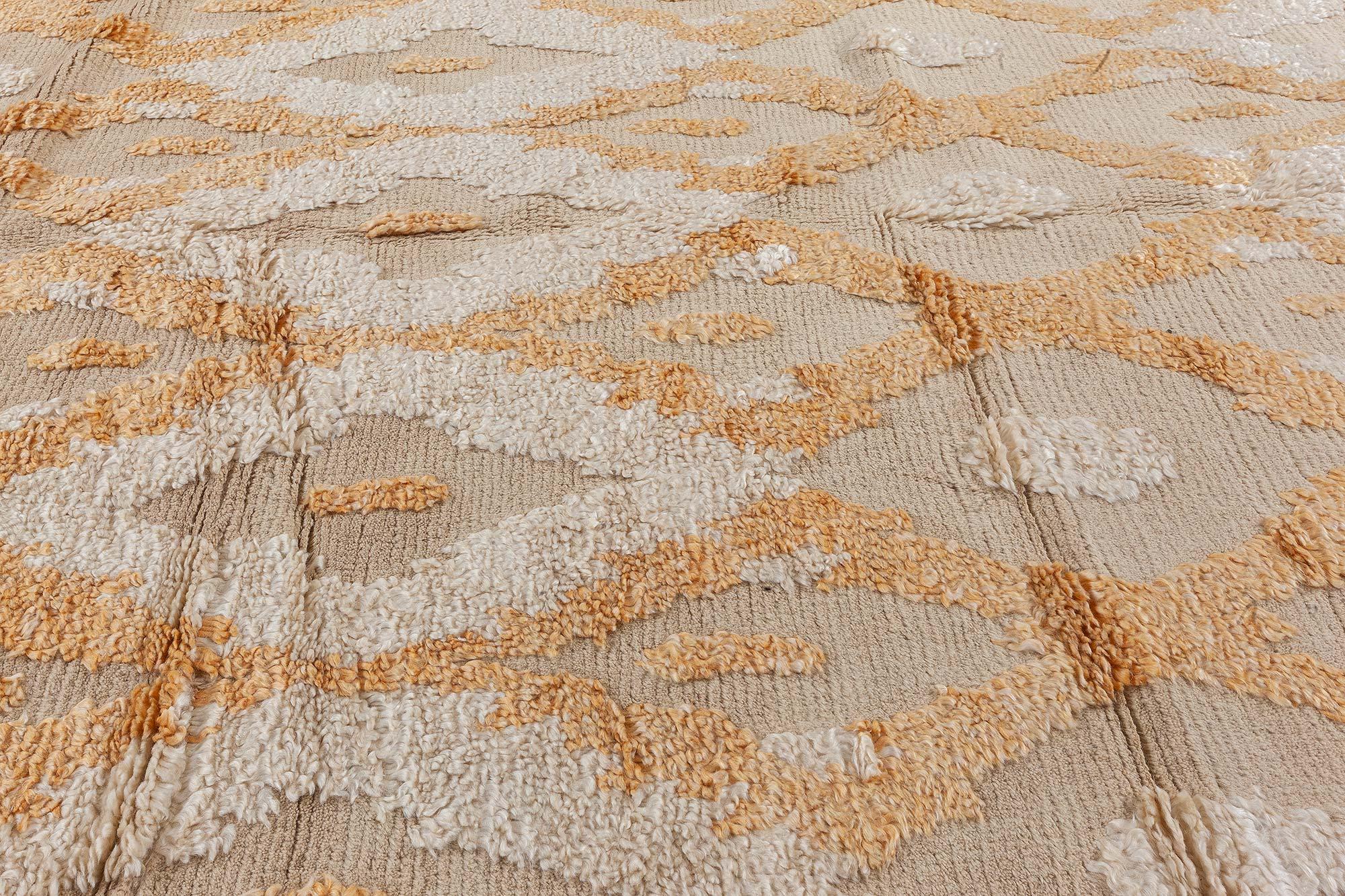 XXI secolo e contemporaneo Tappeto moderno sovradimensionato in lana d'angora ispirato al Kasuri di Doris Leslie Blau in vendita