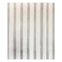 Tappeto moderno oversize a righe beige e grigio a trama piatta di Doris Leslie Blau