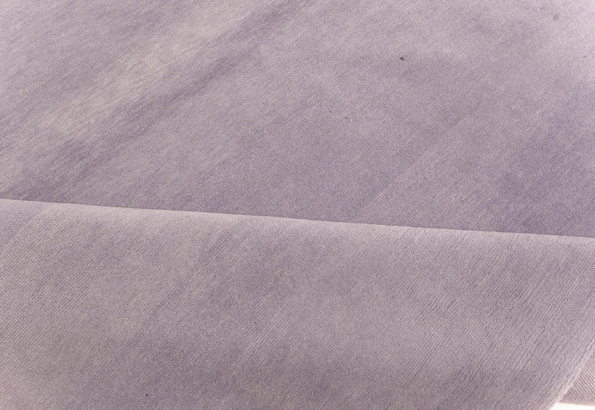 Tappeto moderno in mohair tibetano in ametista fumé - Eleganza minimalista oversize di Doris Leslie Blau
Dimensioni: 16'0