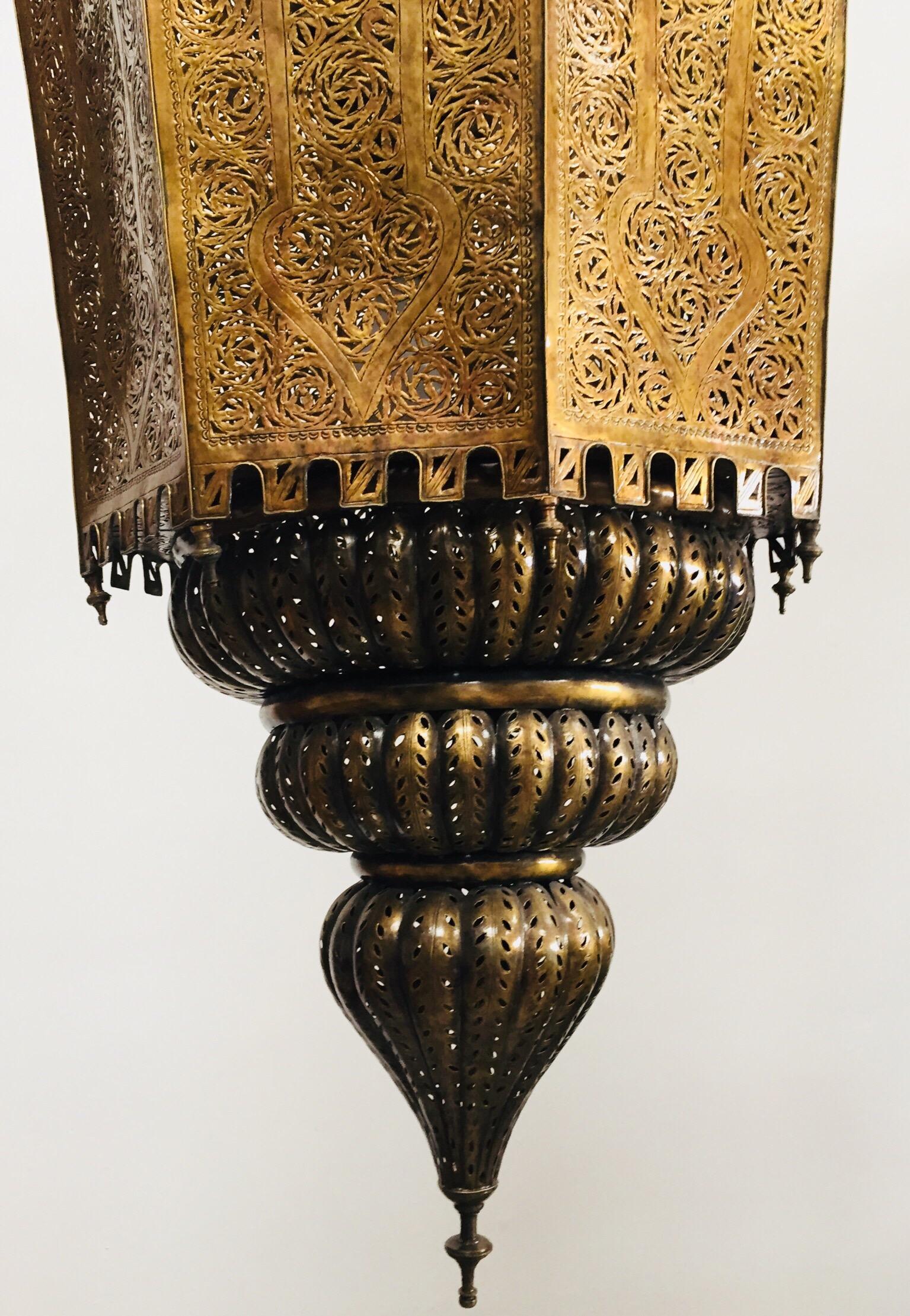 Oversized Alhambra Moroccan Moorish Brass Filigree Chandelier 5