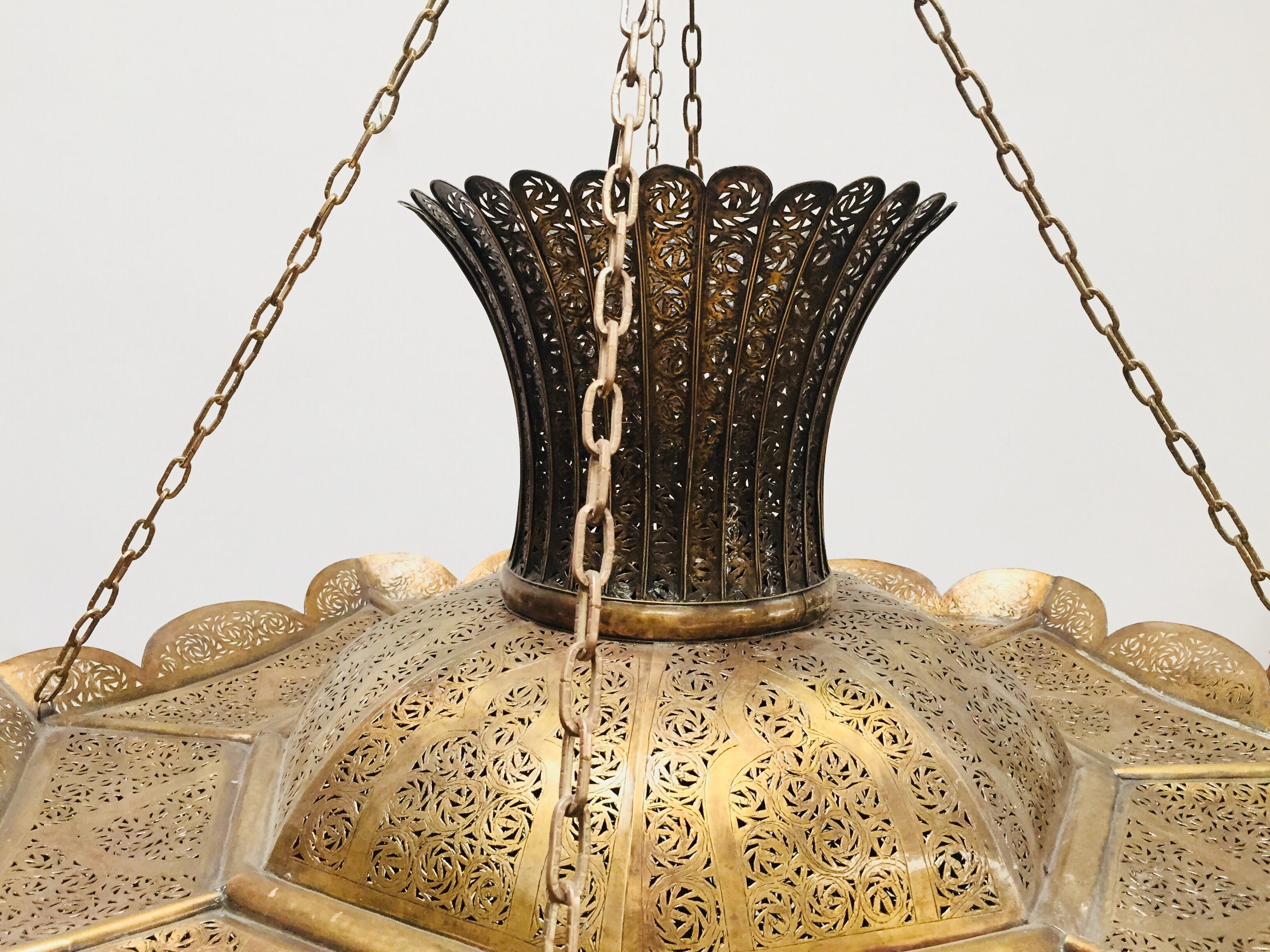 Oversized Alhambra Moroccan Moorish Brass Filigree Chandelier 8