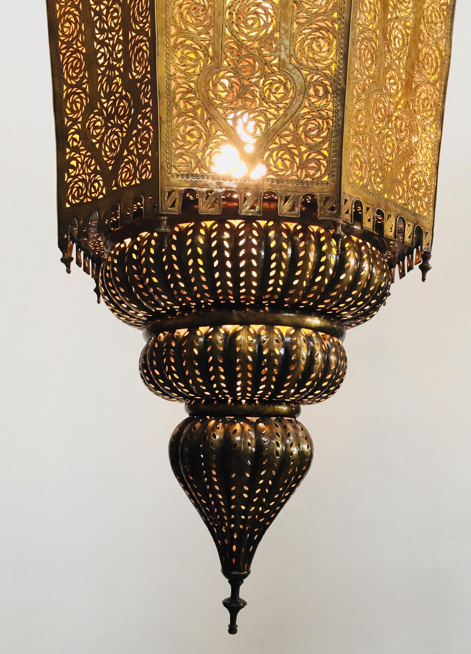 Oversized Alhambra Moroccan Moorish Brass Filigree Chandelier (Maurisch)