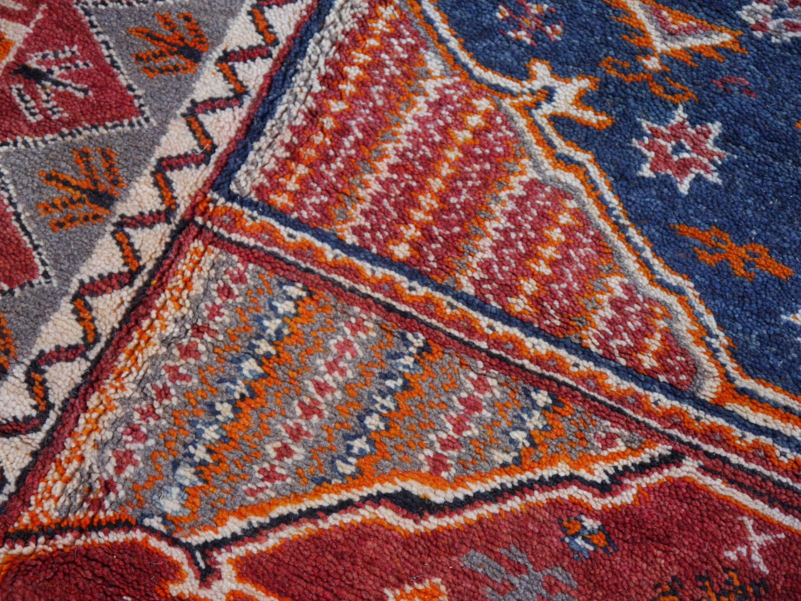 Oversized Moroccan Vintage Rug North African Tribal Design Djoharian Collection  For Sale 8