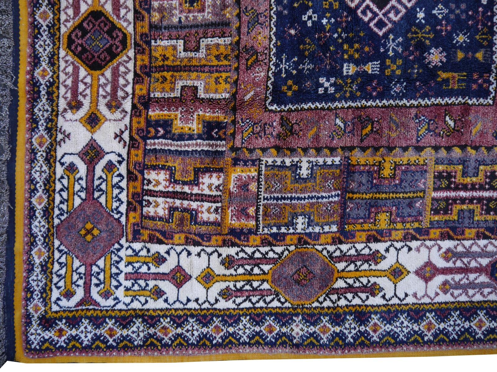 Oversized Moroccan Vintage Rug North African Tribal Design Djoharian Collection  For Sale 12