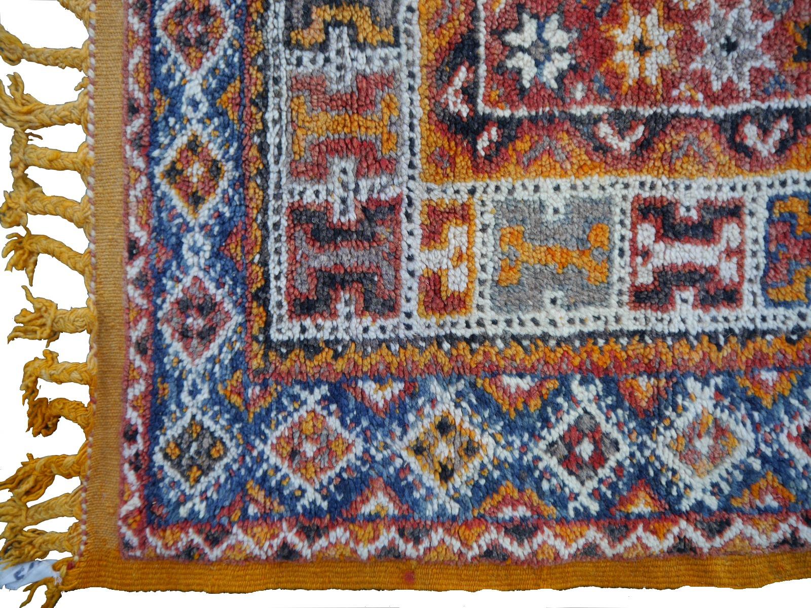 Oversized Moroccan Vintage Rug North African Tribal Design Djoharian Collection In Excellent Condition For Sale In Lohr, Bavaria, DE
