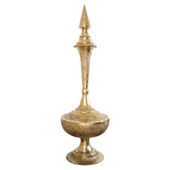 Bottiglia d'ottone indiana Mughal sovradimensionata