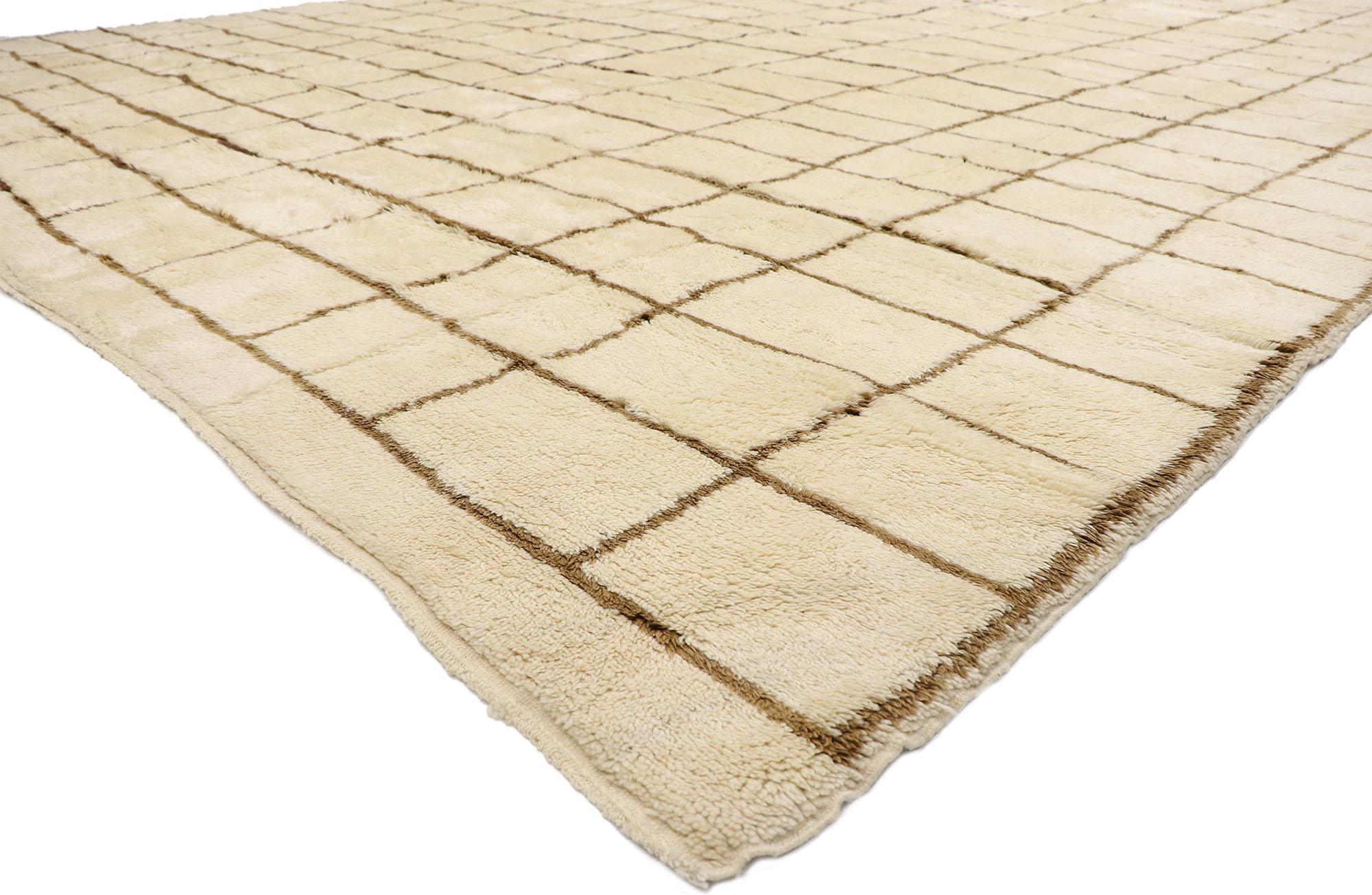 21143 Neutraler marokkanischer Berberteppich in Übergröße, 13'07 x 17'11.
Dieser handgeknüpfte marokkanische Berberteppich aus Wolle spiegelt Elemente des Shibui mit unglaublichen Details und Texturen wider und ist schlicht und subtil. Die karierte