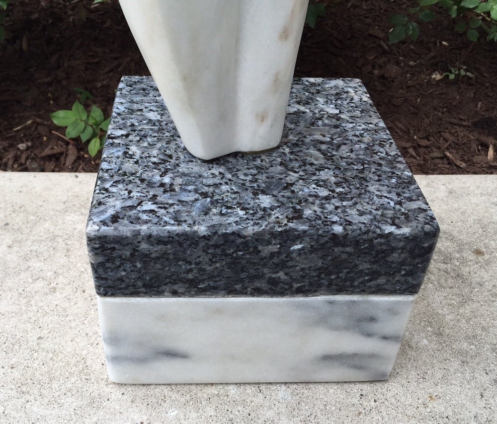 Granito Oversized Nude Italian Marble Sculpture in vendita