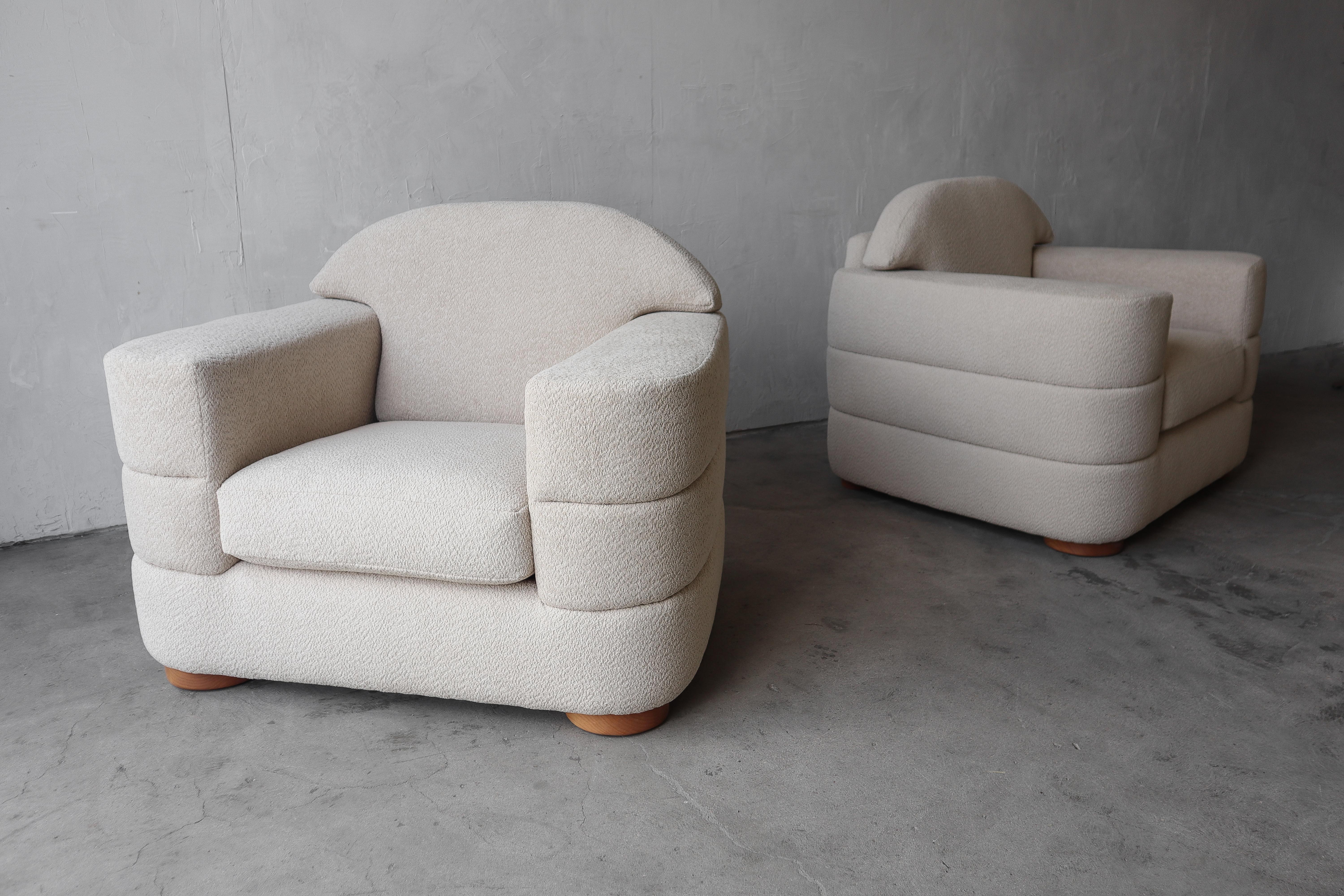 Oversized Pair of Channeled Lounge Chairs In Excellent Condition For Sale In Las Vegas, NV