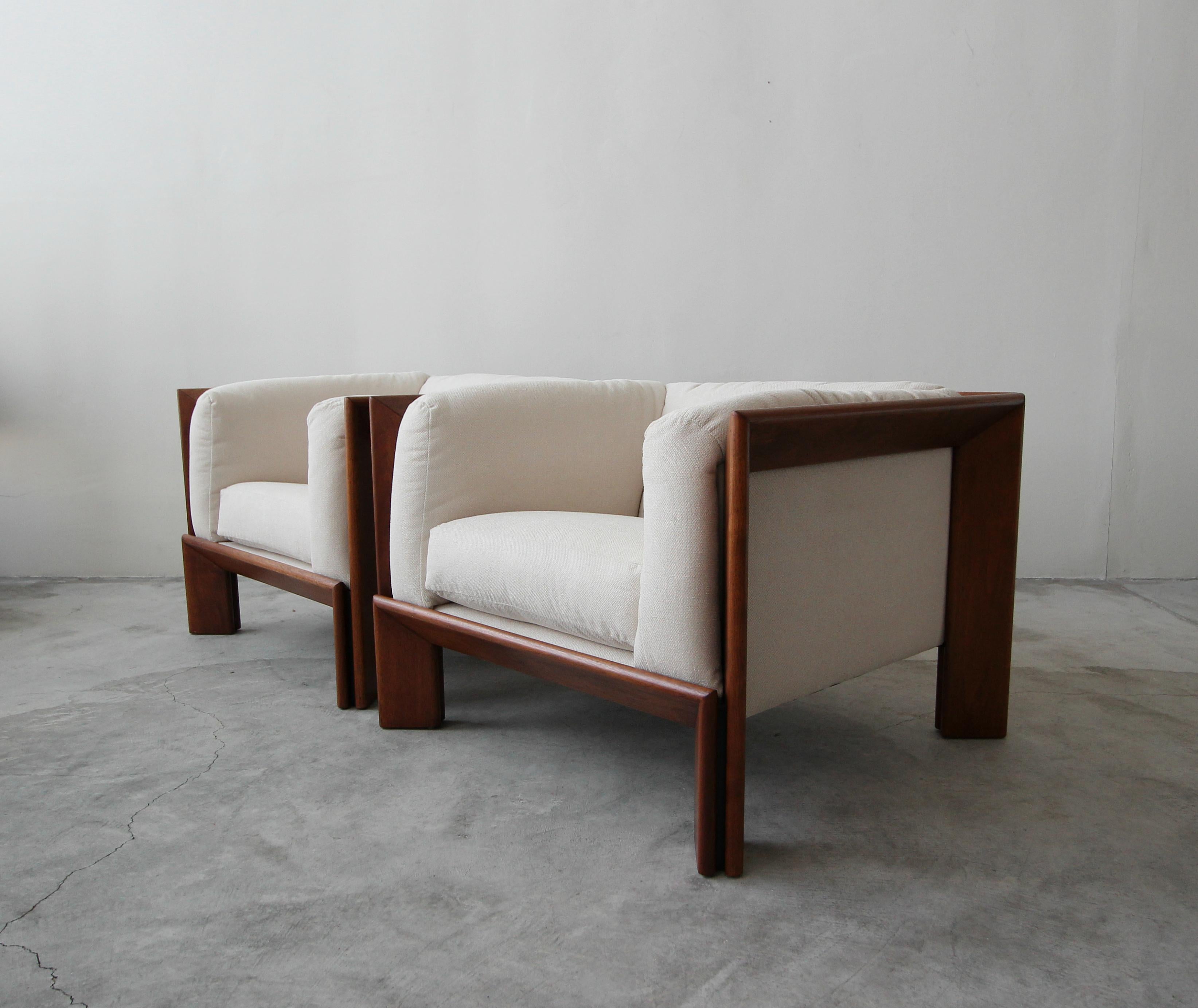 20th Century Oversized Pair of Midcentury Angular Solid Walnut Cube Lounge Chairs