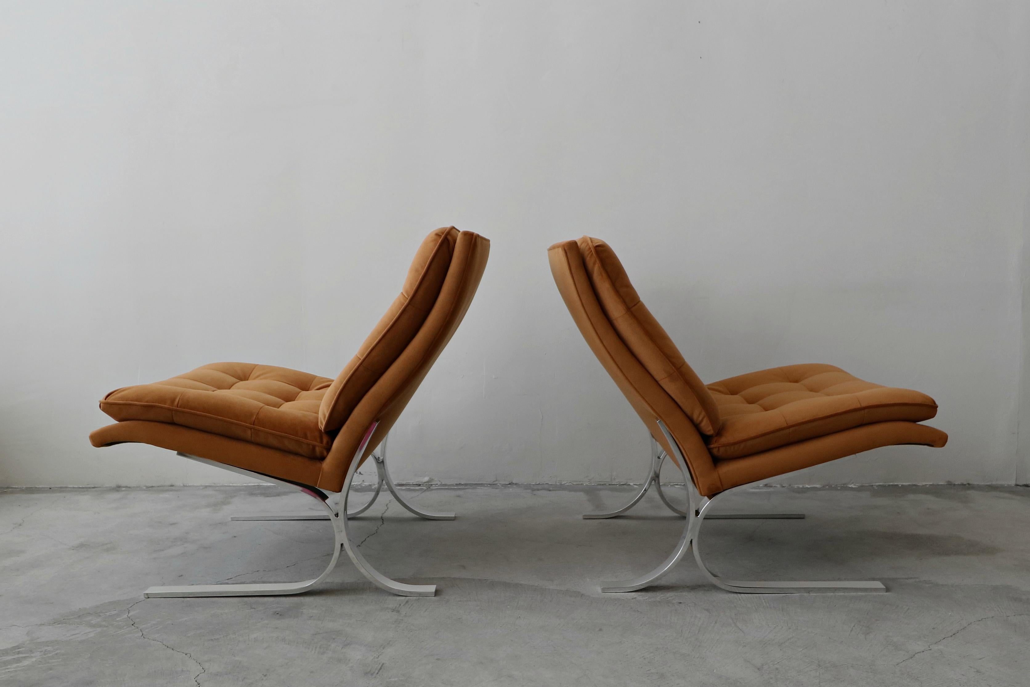 Oversized Pair of Midcentury Chrome Cantilever Slipper Chairs In Good Condition In Las Vegas, NV